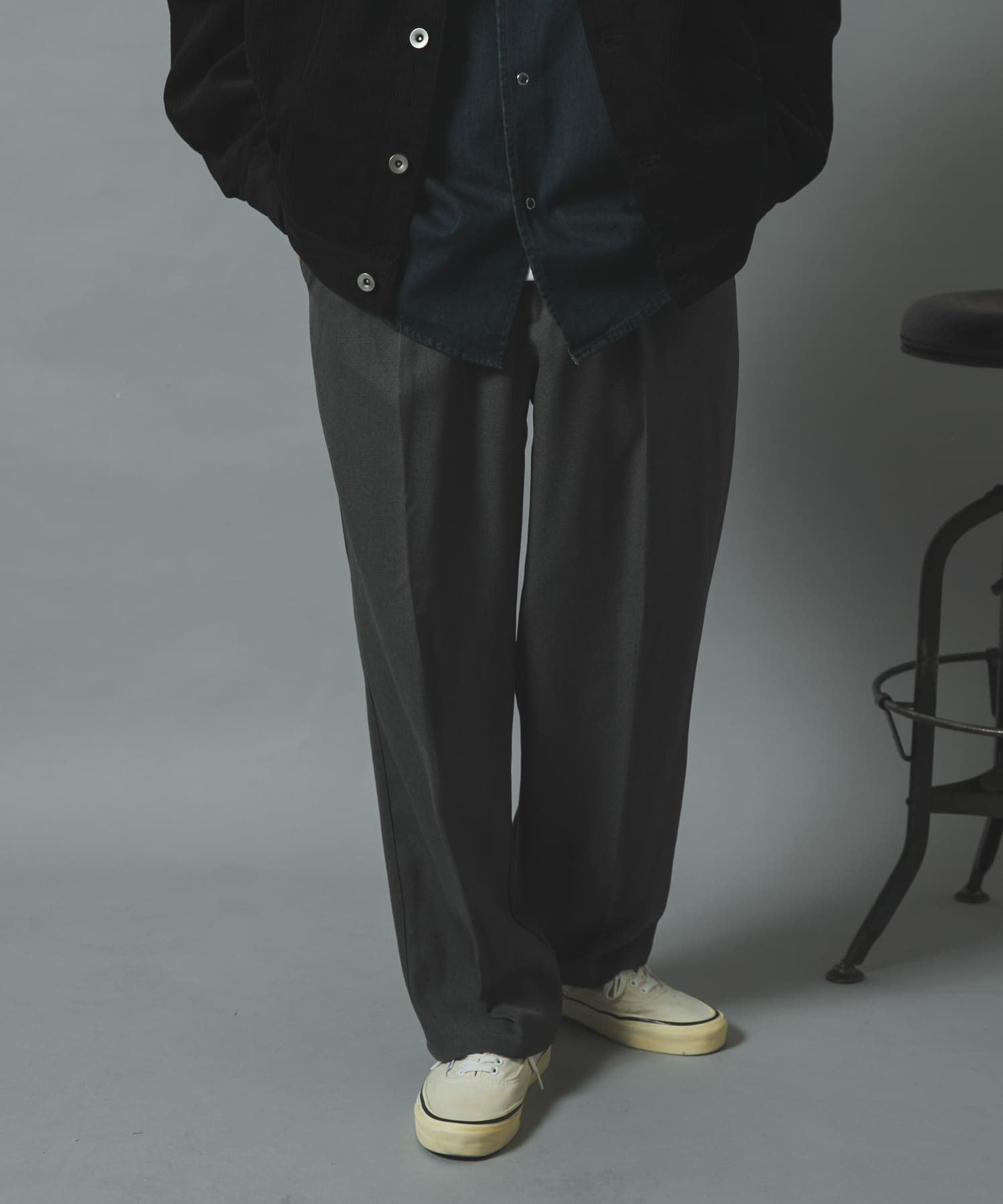 GRAY