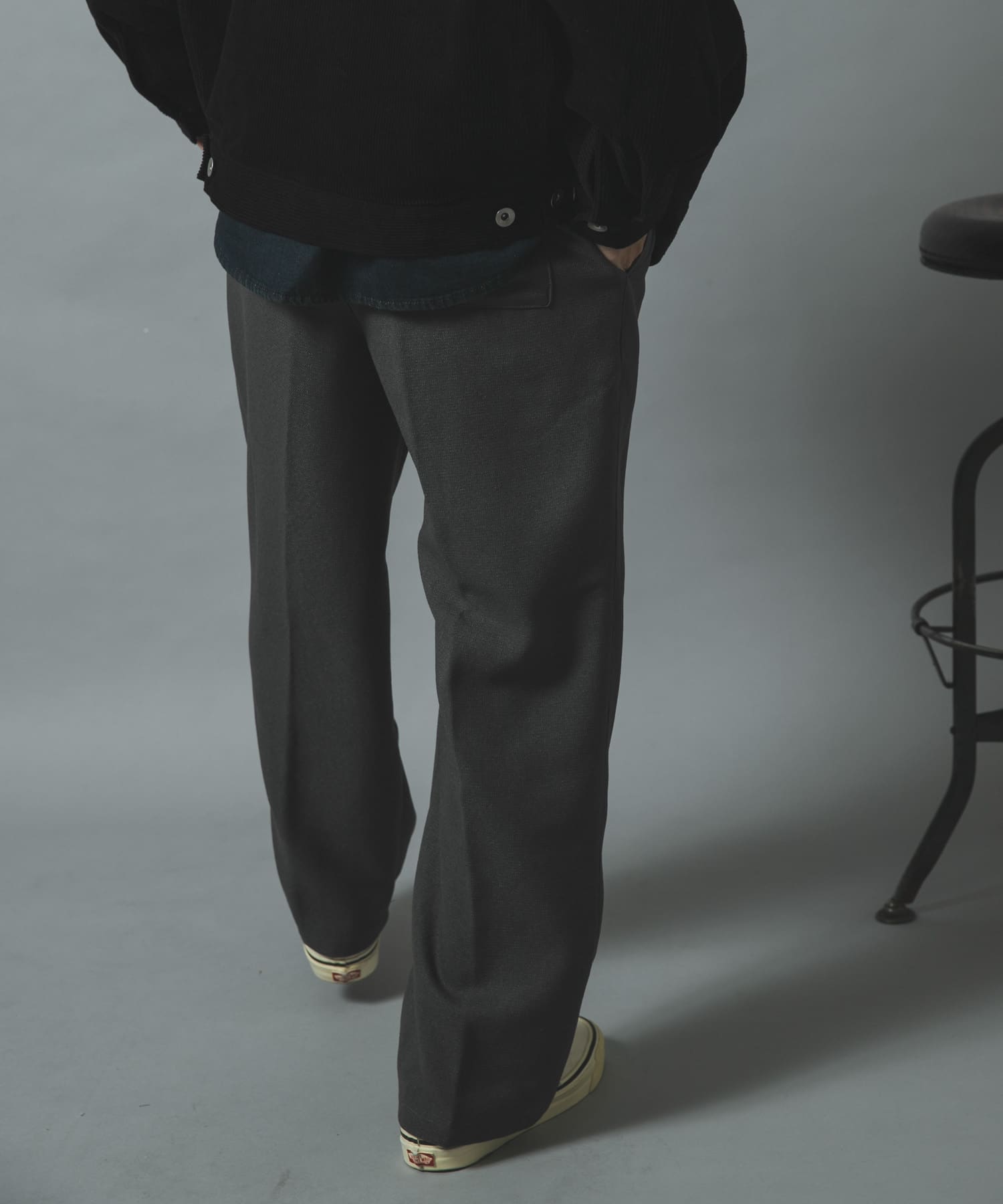 GRAY
