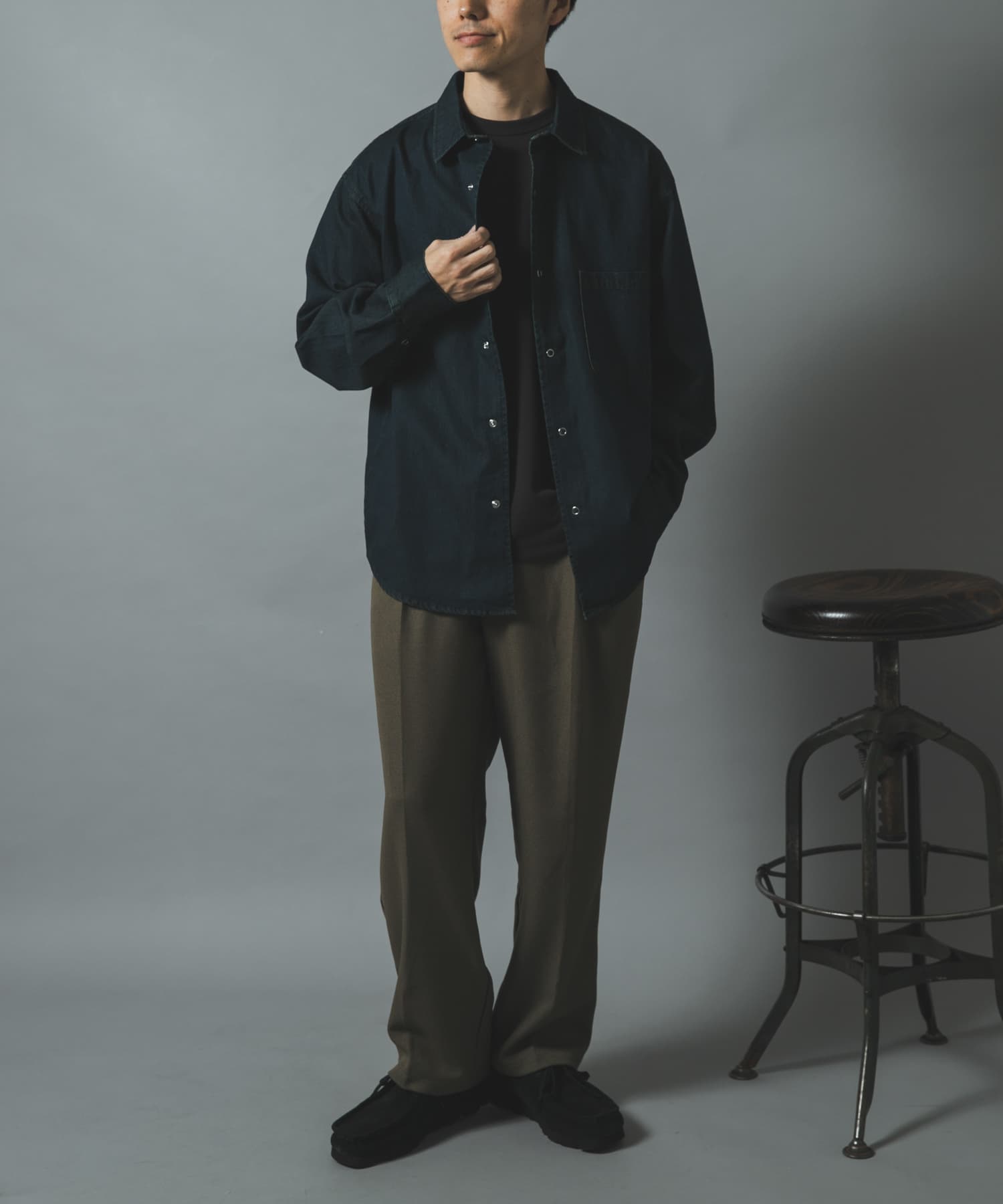 GRAY