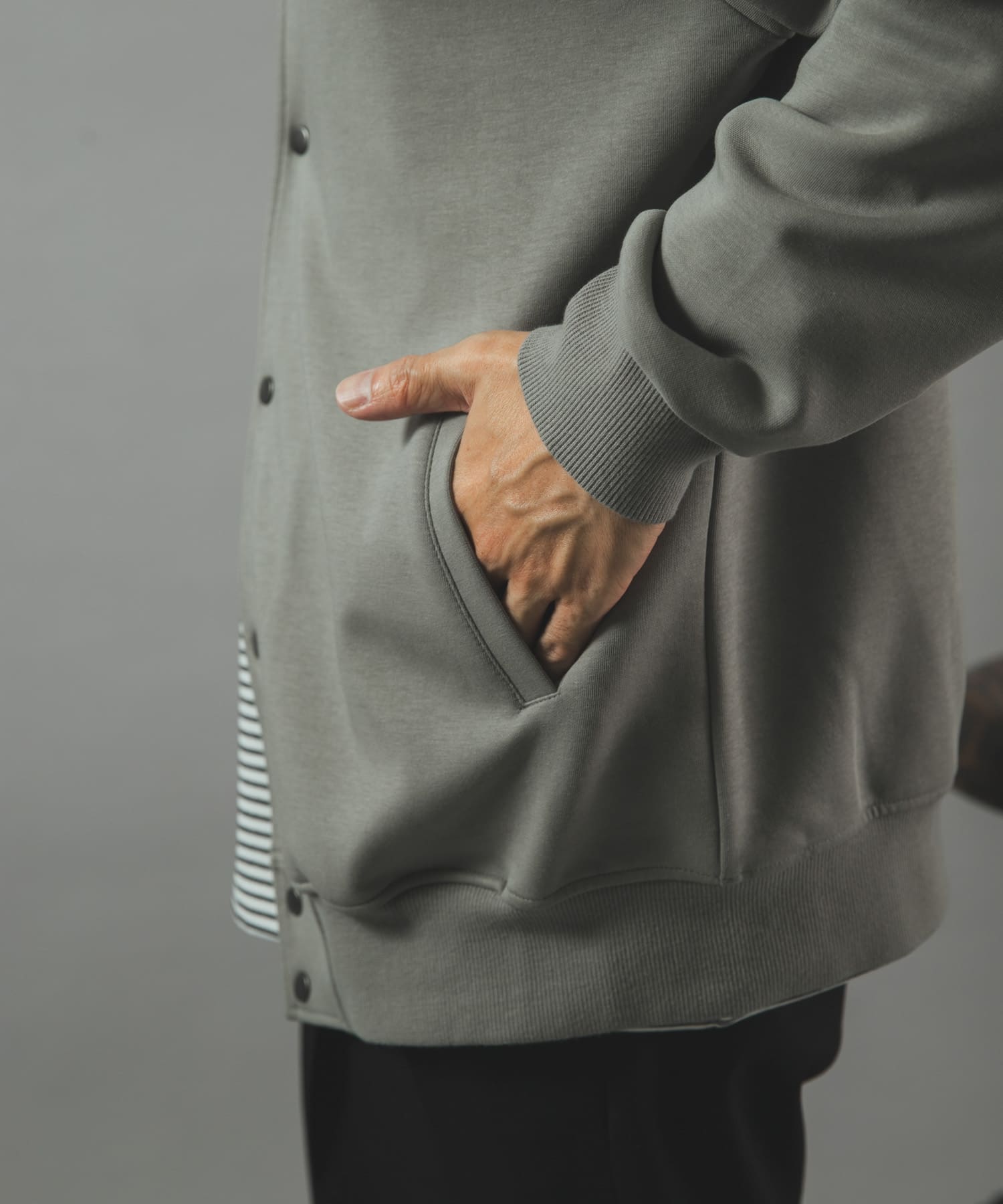 TOP GRAY