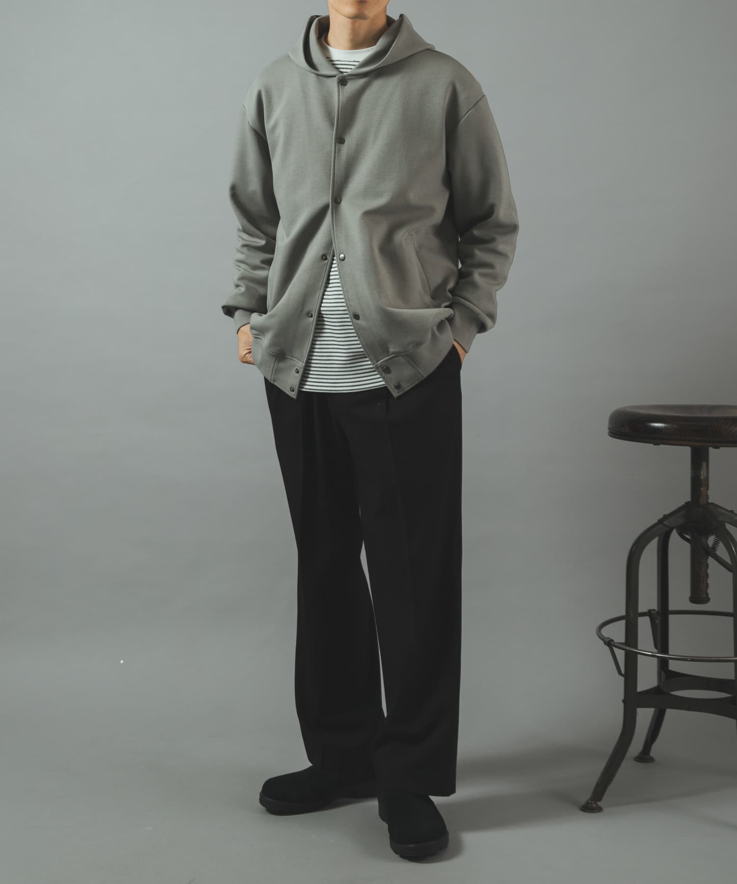 TOP GRAY