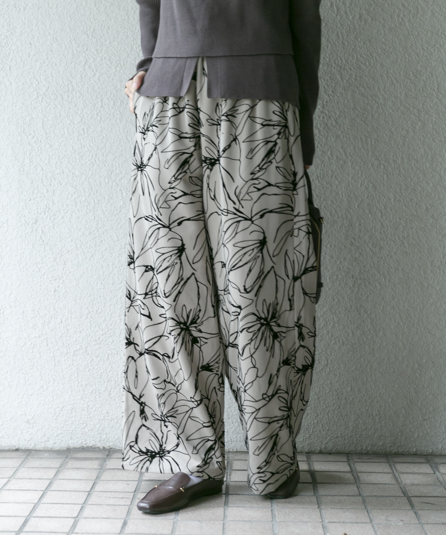 イージーワイドストレートパンツ