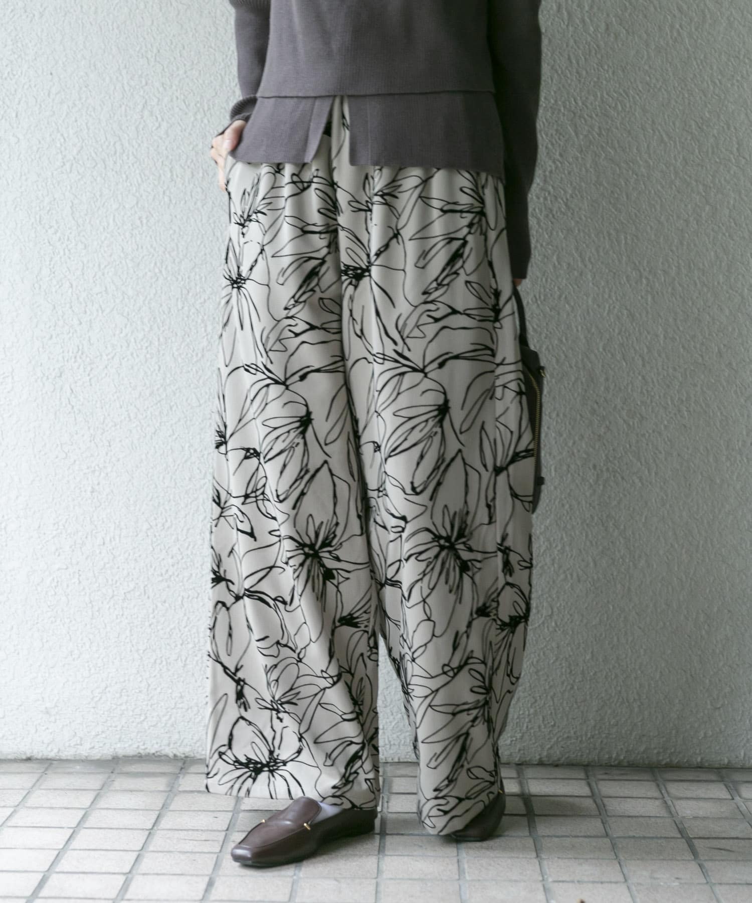イージーワイドストレートパンツ