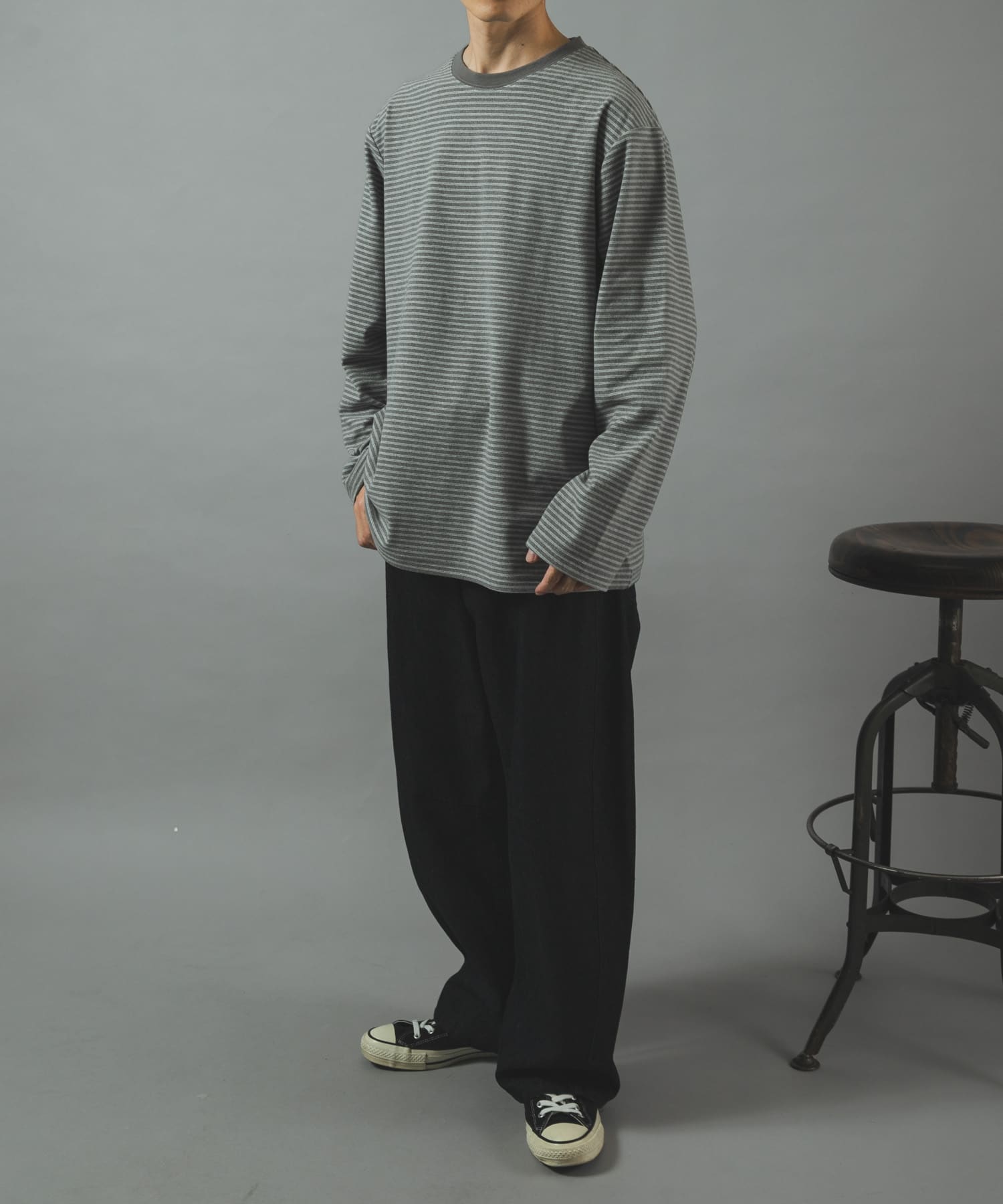 GRAY