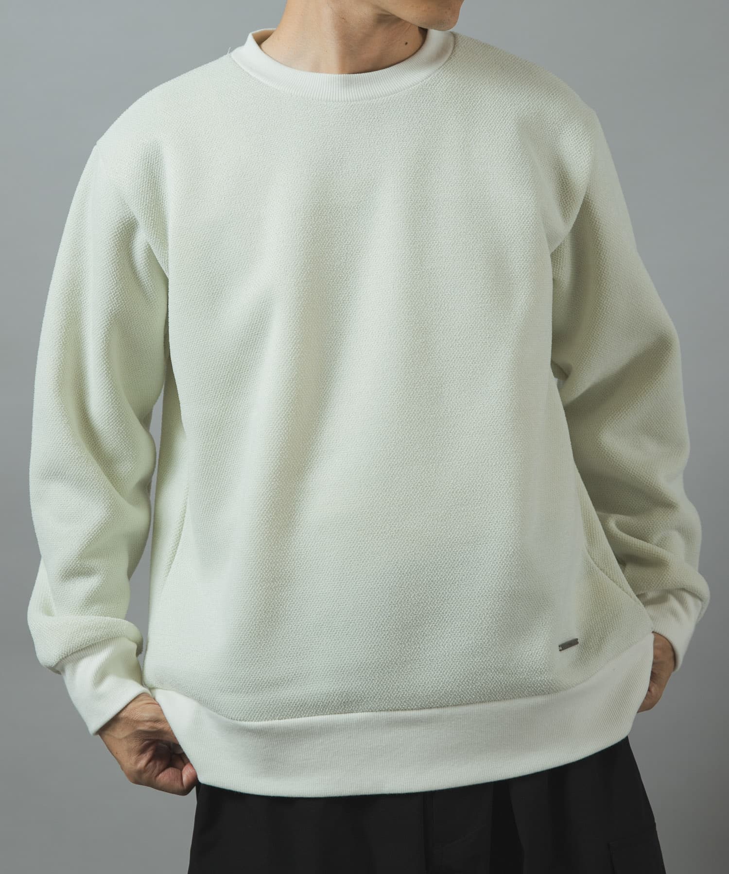 OFF WHITE