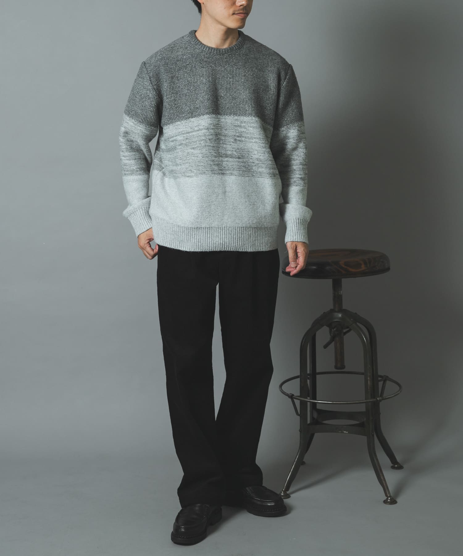 GRAY