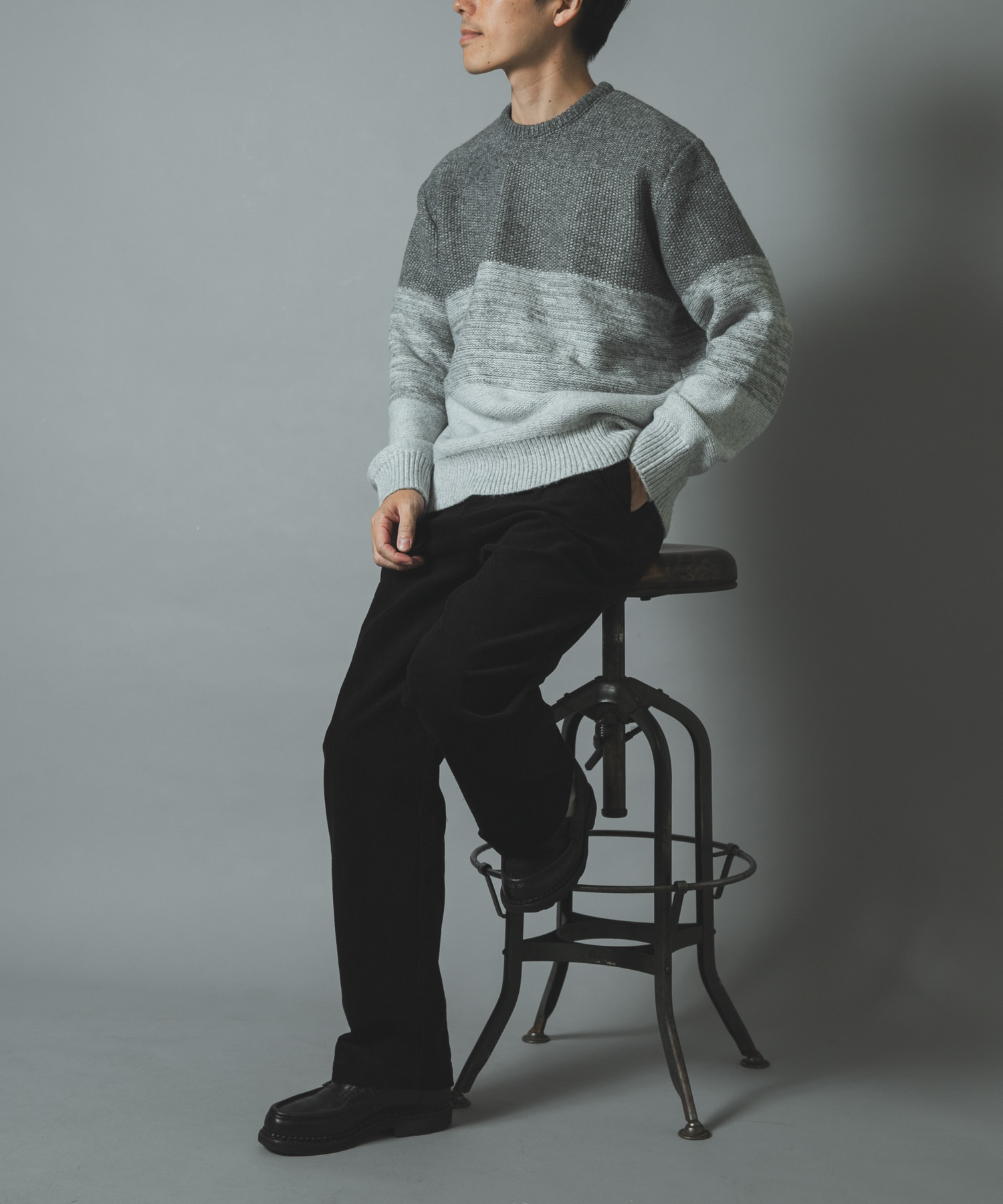 GRAY