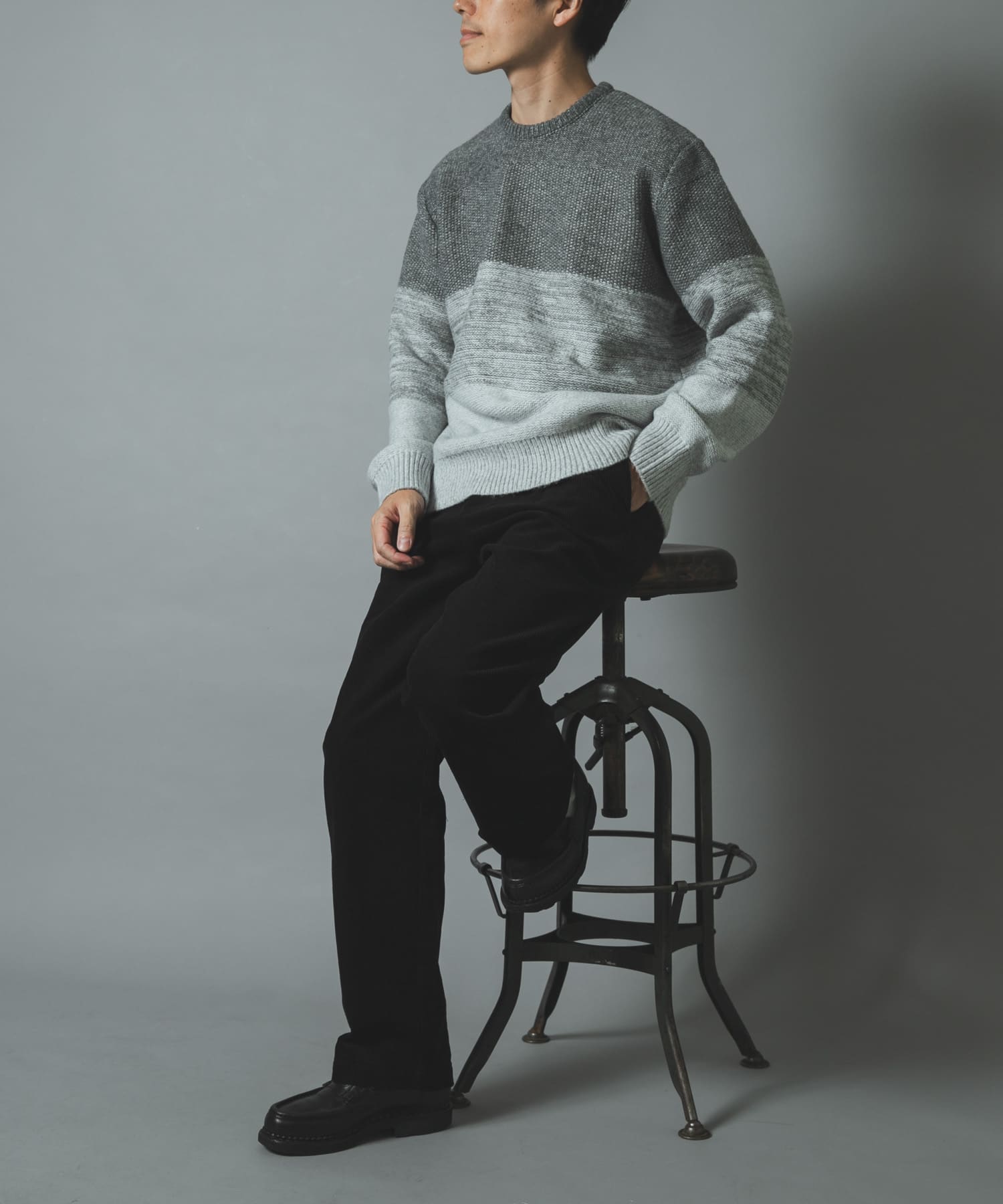 GRAY