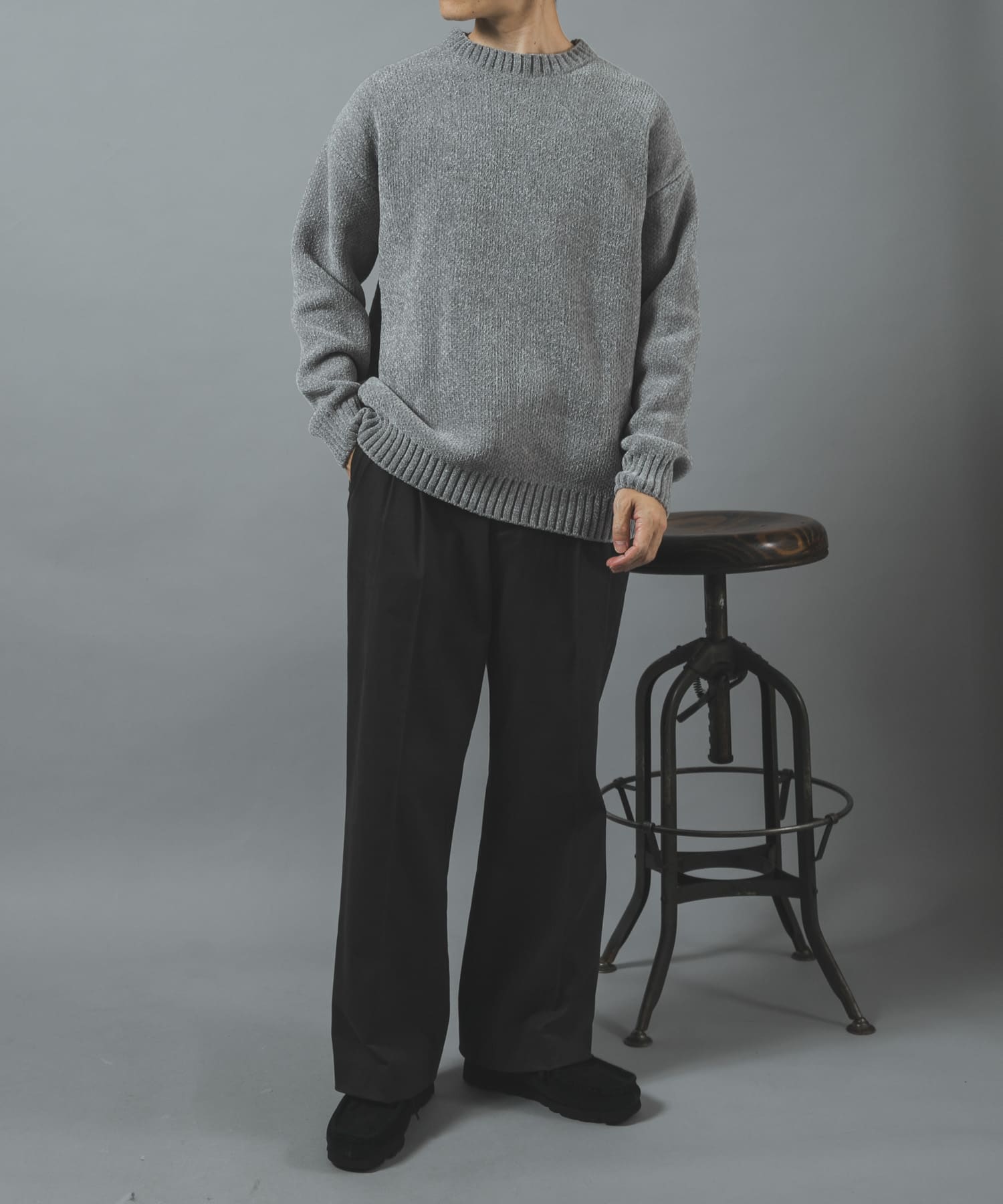 GRAY