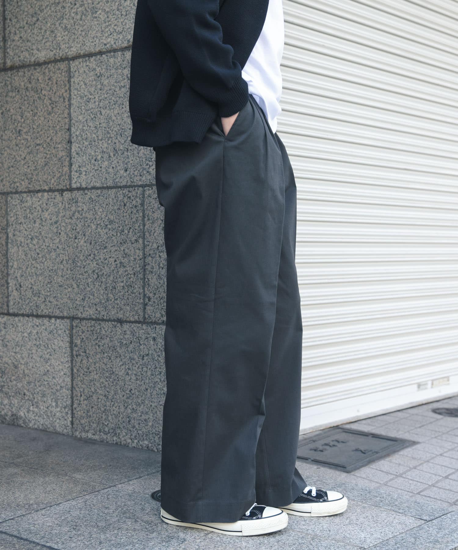 Wide Fit ストレートタックチノトラウザー(S CHARCOAL): ボトム｜URBAN
