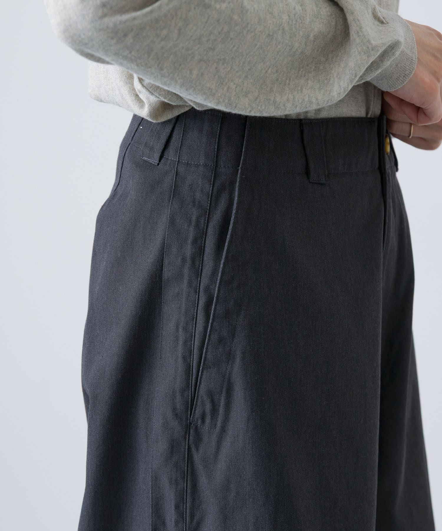 MEYAME SIDE LINE WIDE PANTS(0 CHARCOAL): ボトム｜URBAN RESEARCH