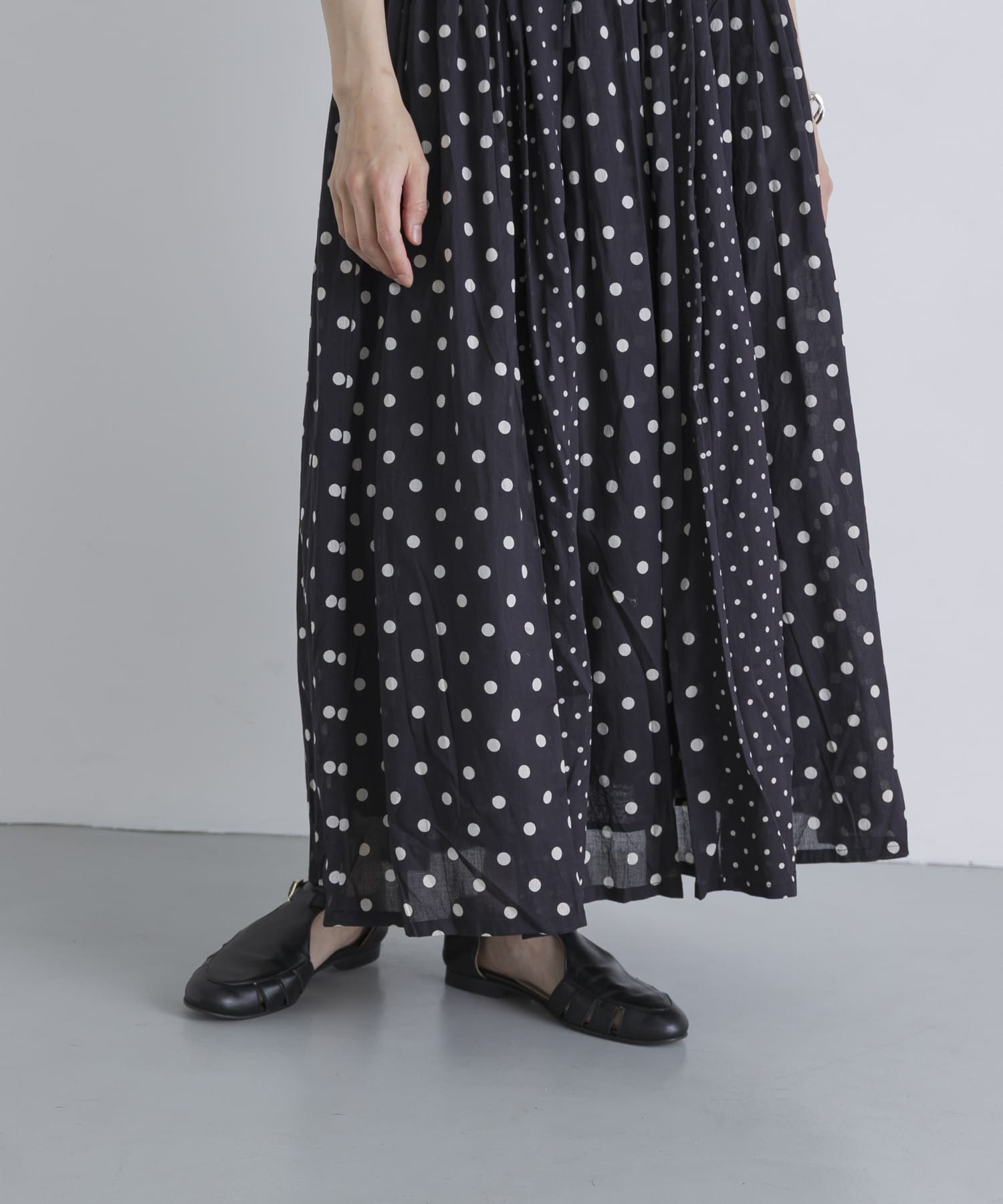 BLK.L.DOT