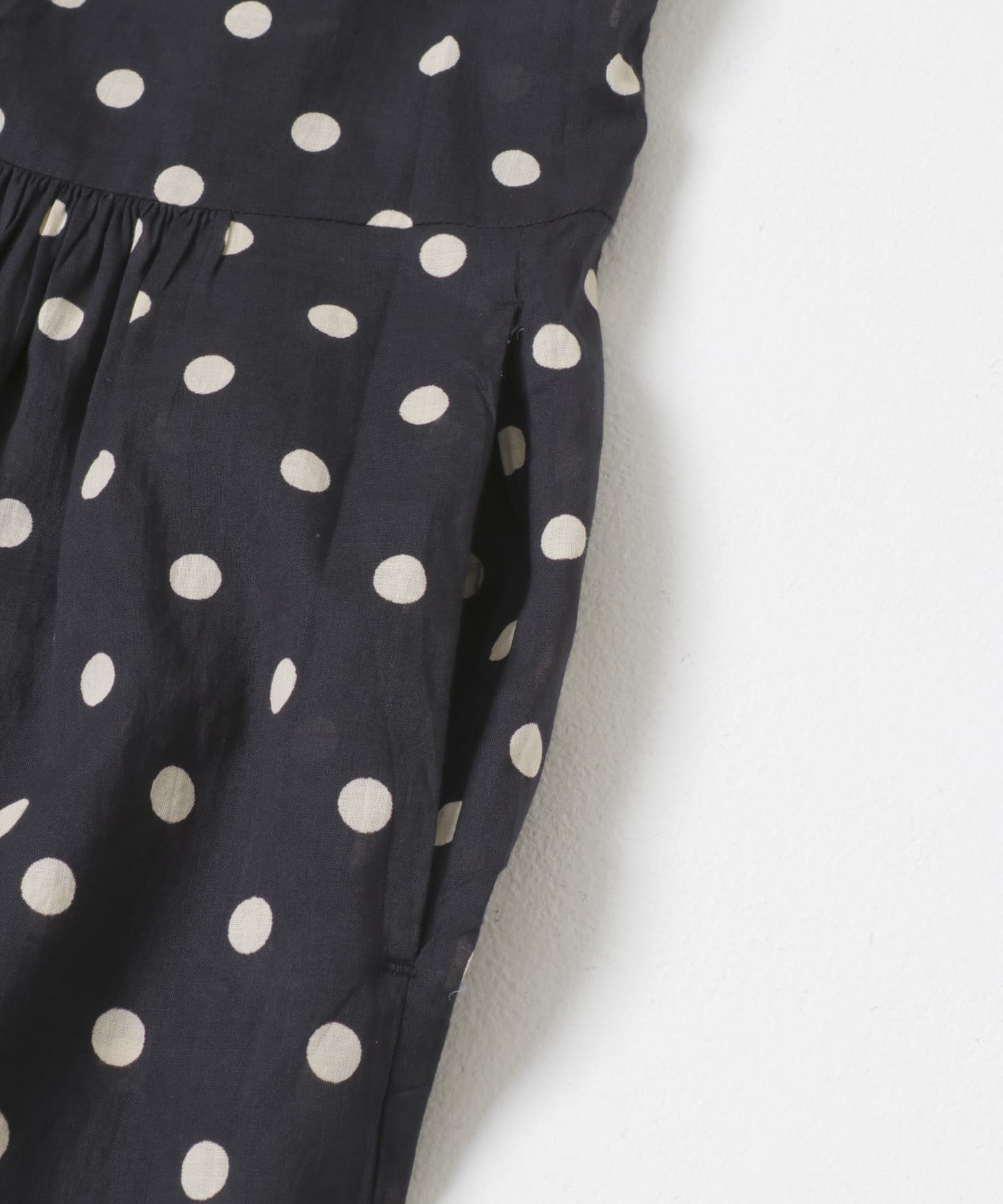BLK.L.DOT