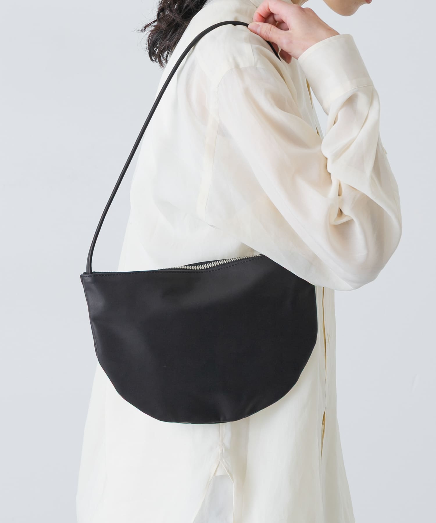 MORMYRUS　ハーフムーンバッグ