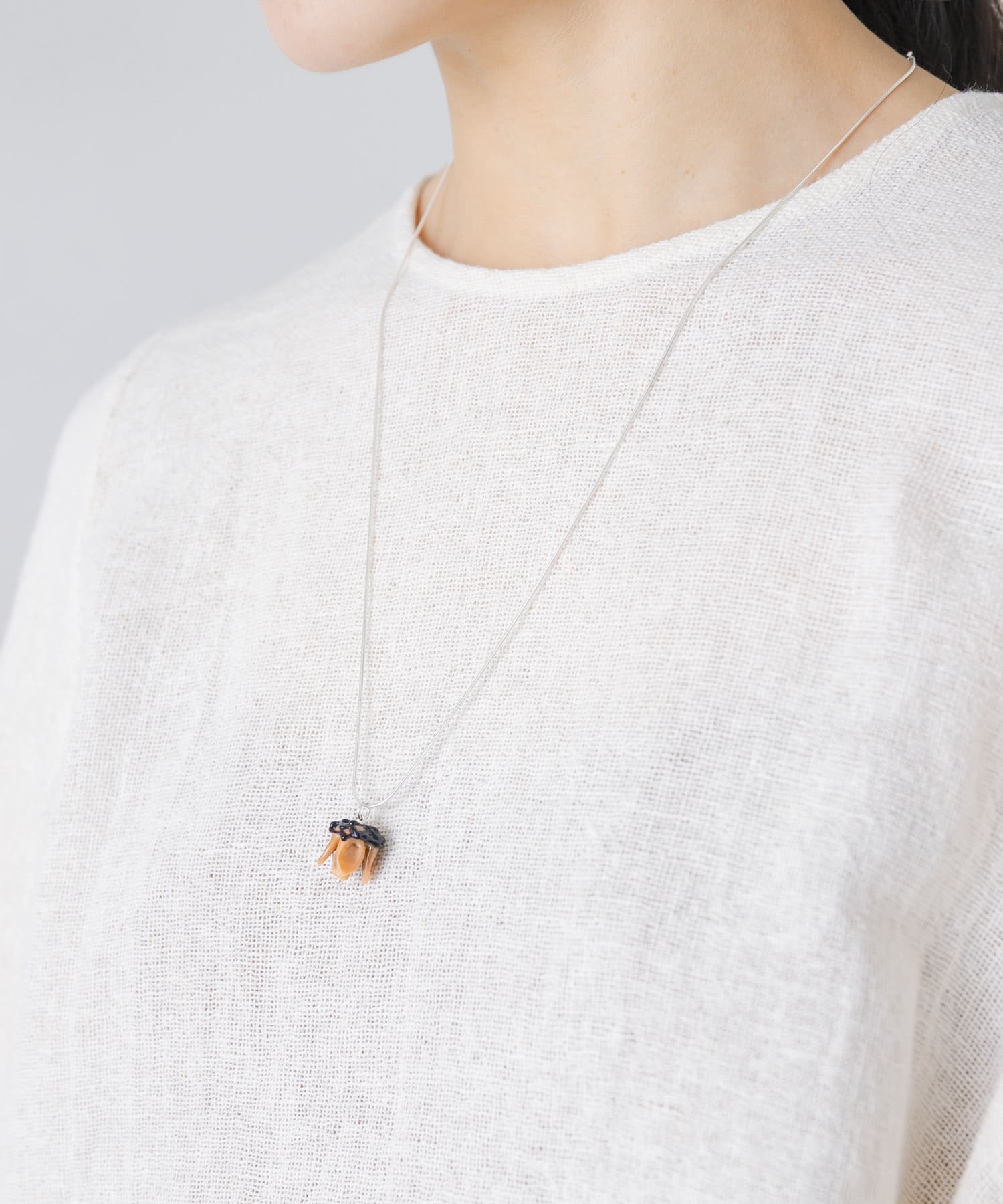 Sisi Joia　KNOS NECKLACE BEIGEBLACK One