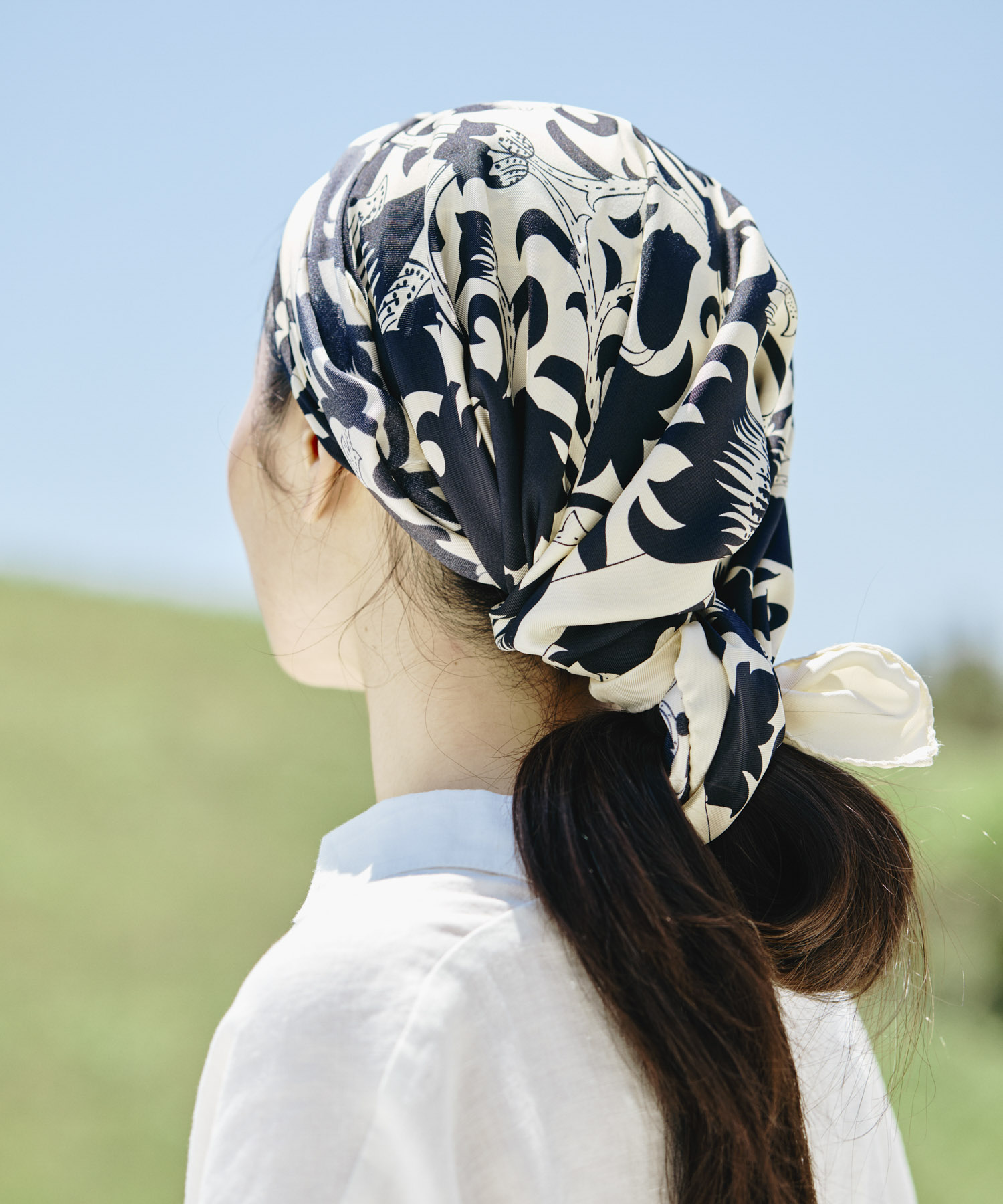 AENEIS　MUR FLORAL SILK SCARF