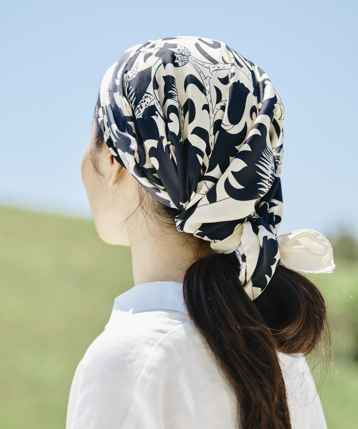 AENEIS　MUR FLORAL SILK SCARF