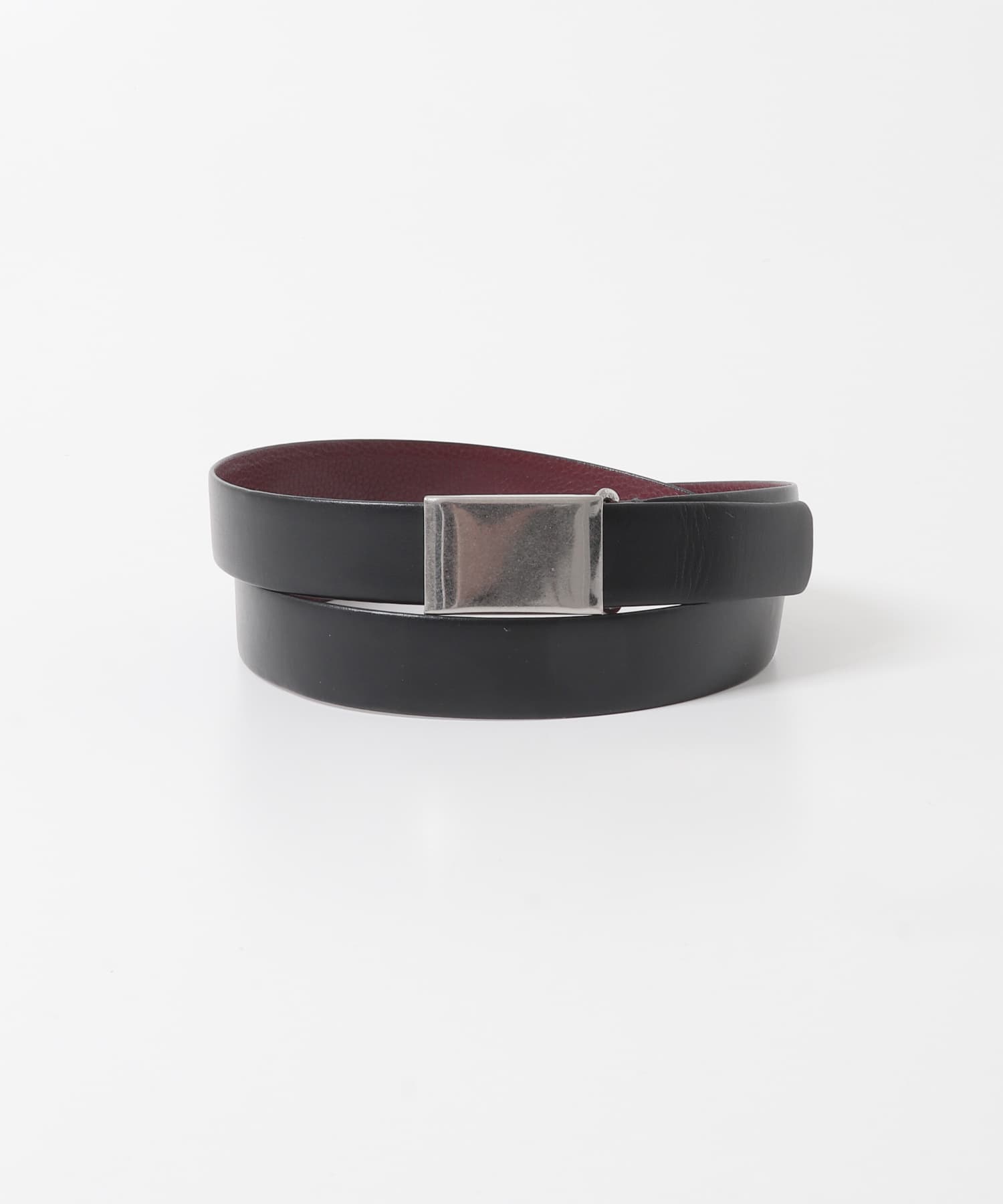 YLEVE　LEATHER BUCKLED BELT