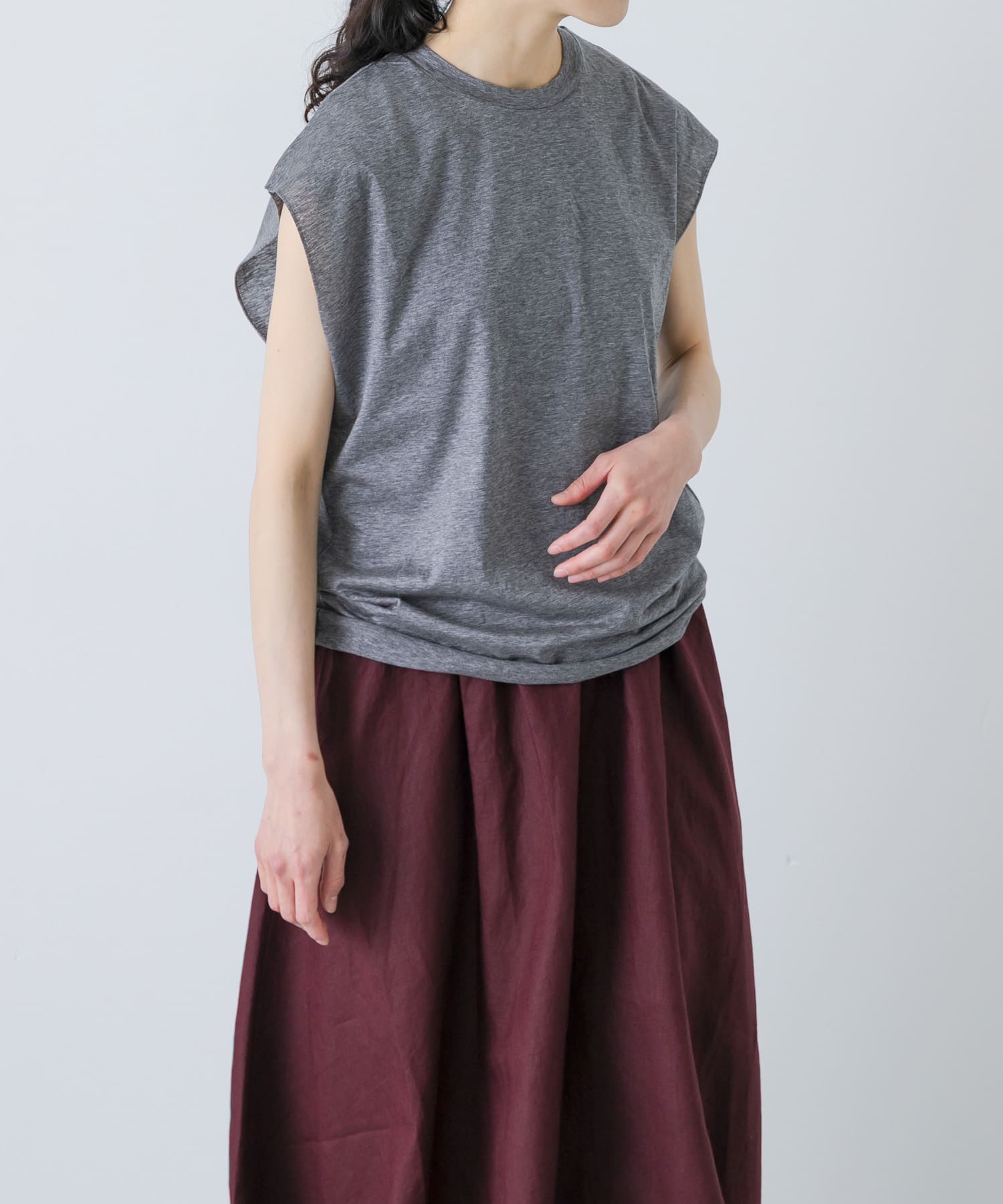 YLEVE　SHEER SLEEVELESS PULLOVER