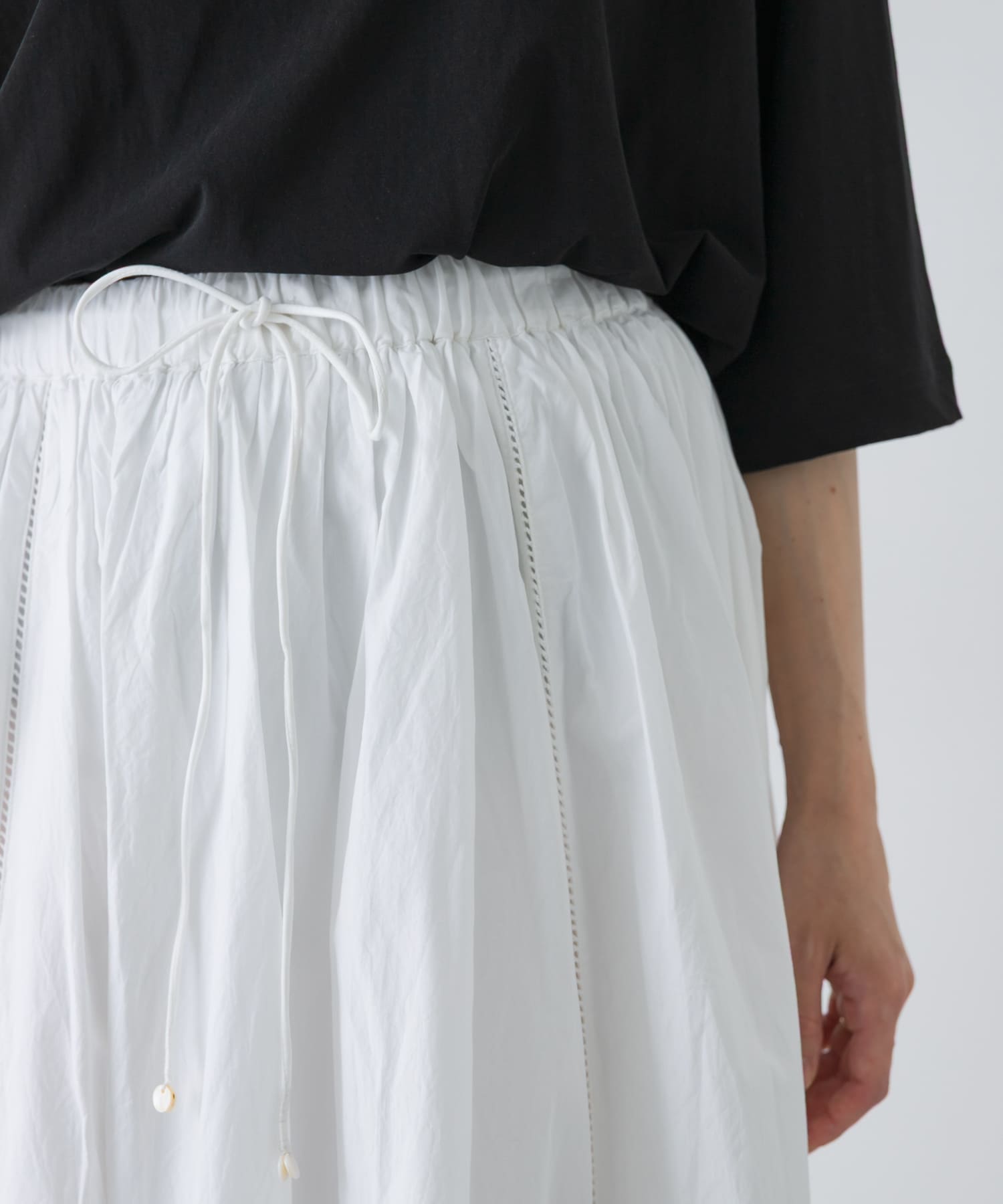 OFF WHITE
