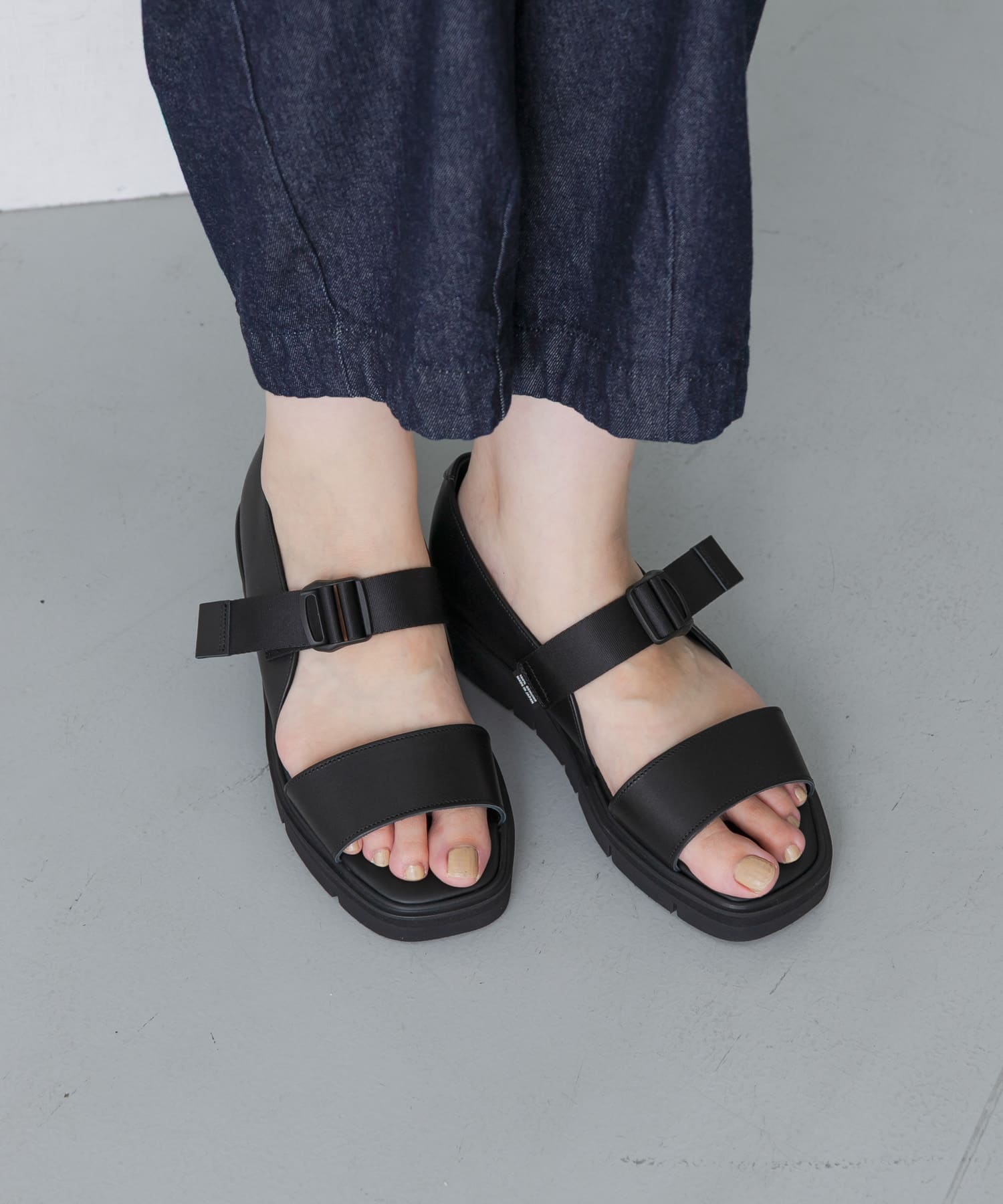 BEAUTIFUL SHOES　ONE-STRAP SANDALS