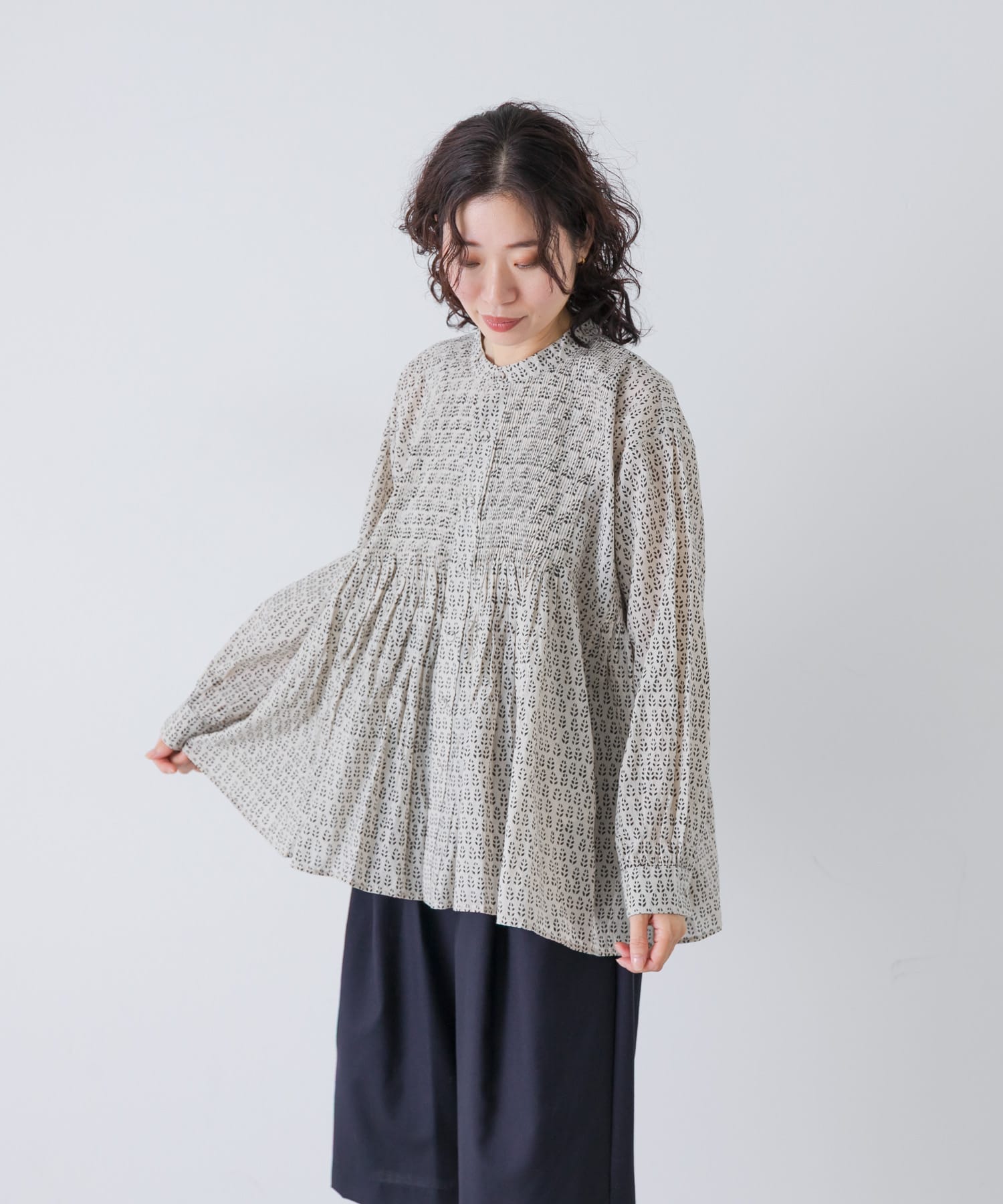 MILKY.GREY