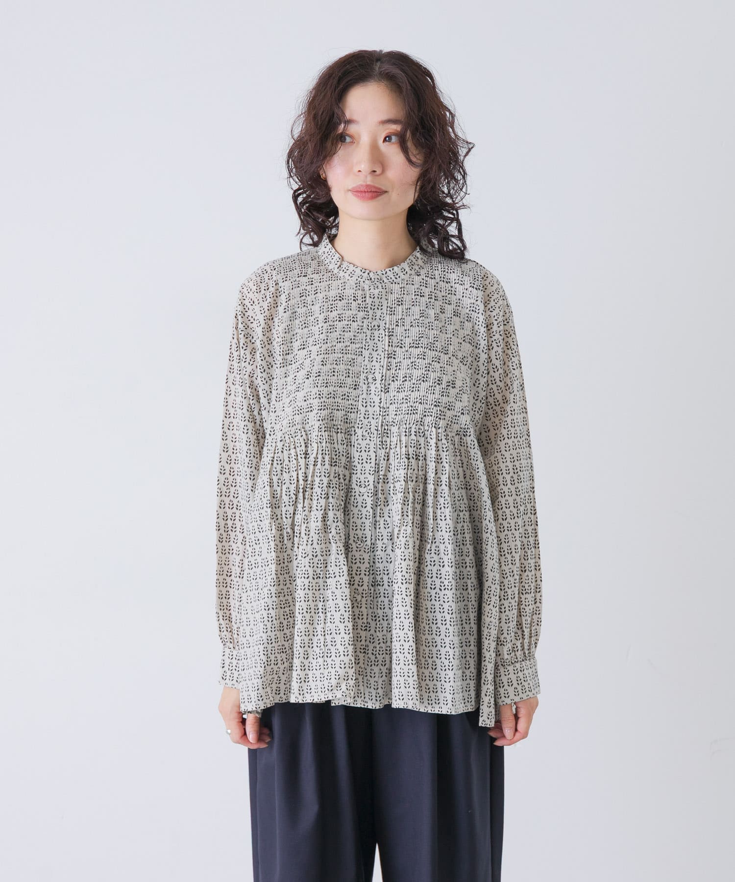 MILKY.GREY