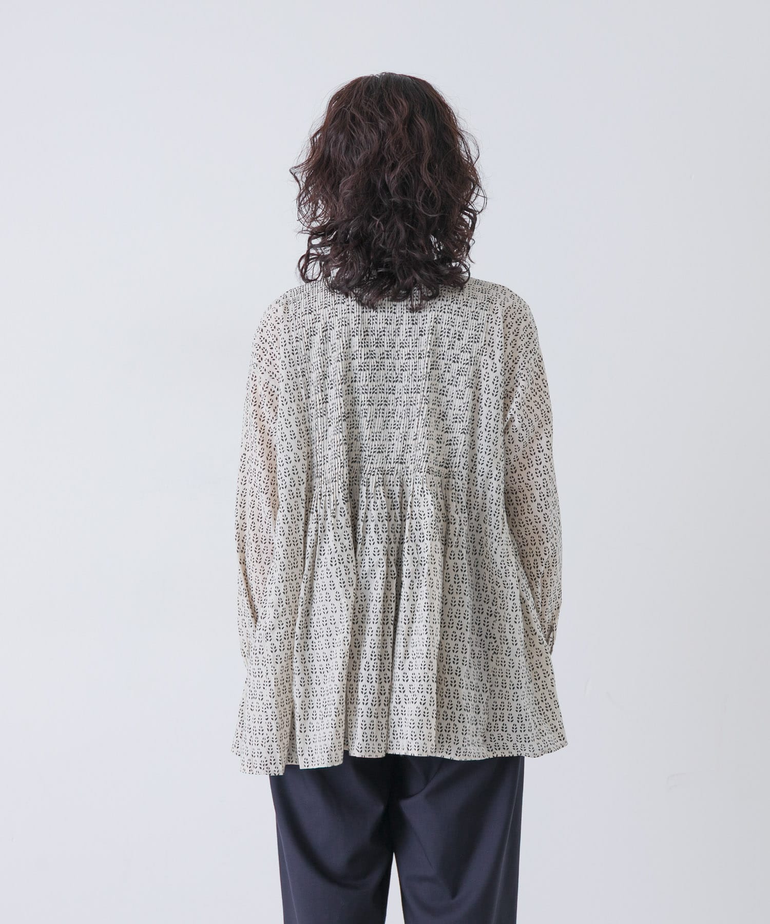 MILKY.GREY