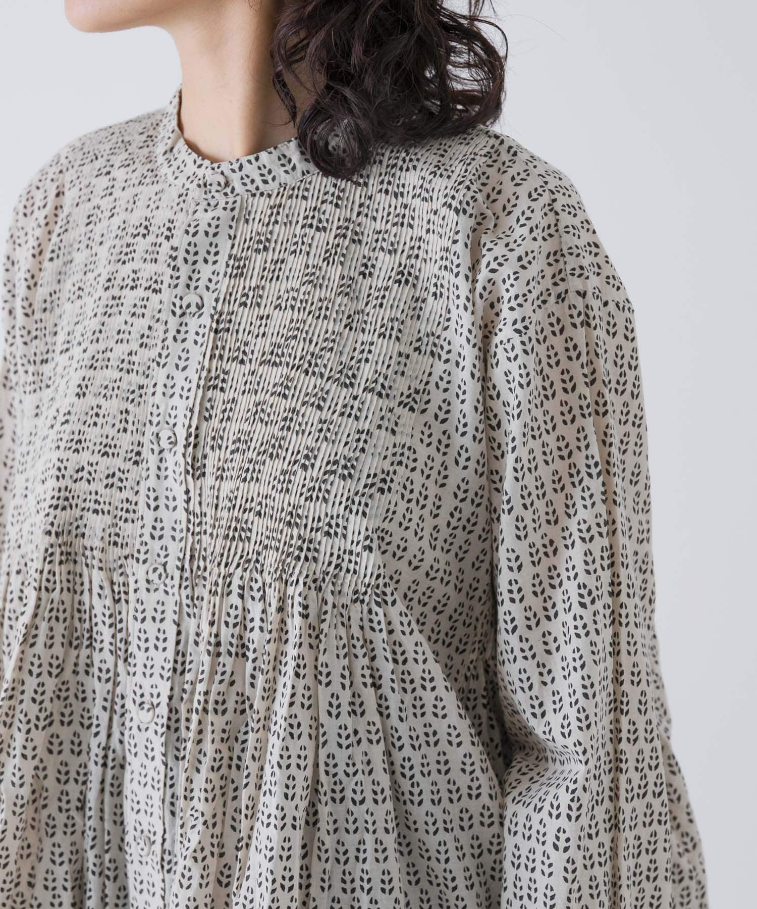 MILKY.GREY