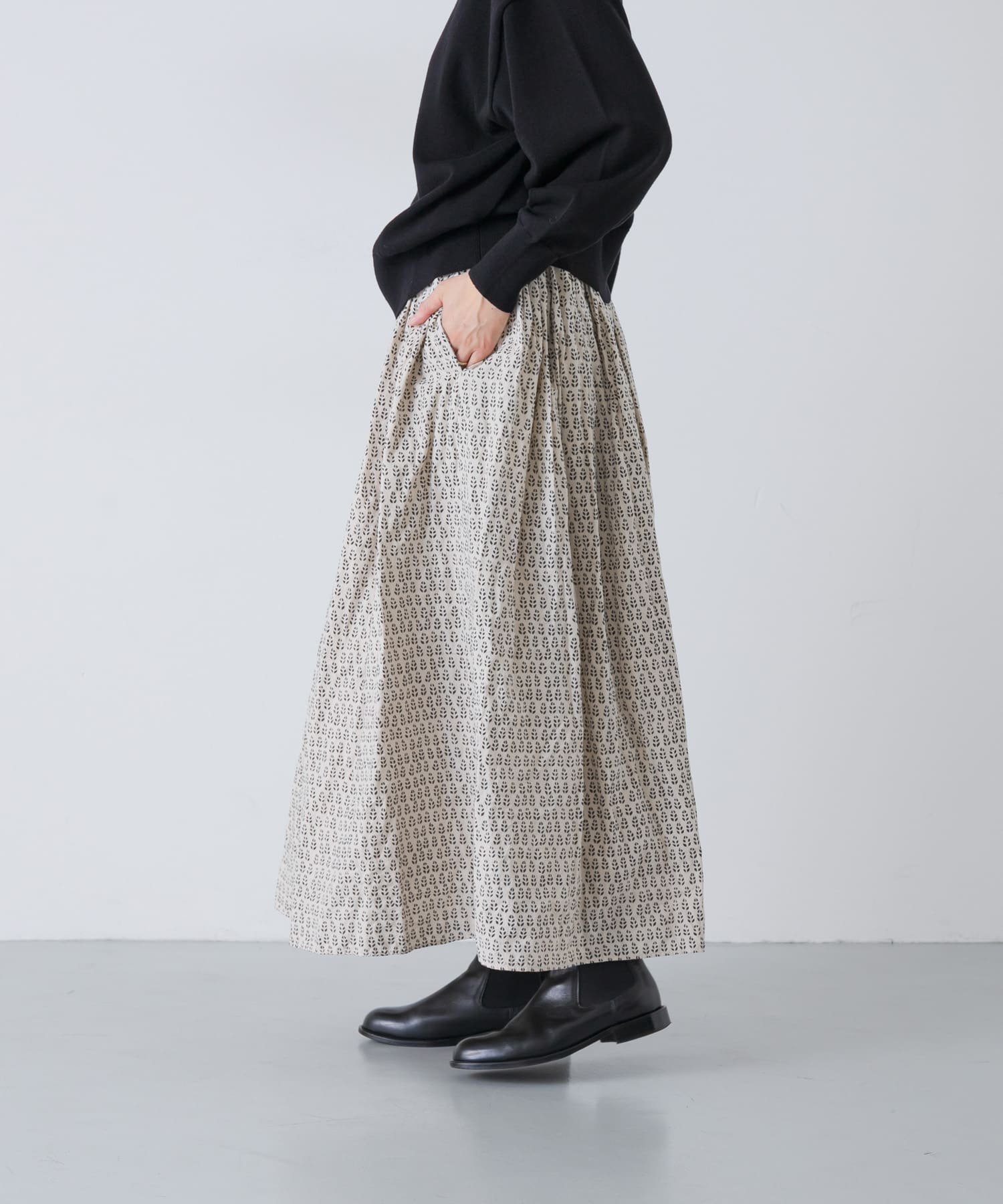 MILKY.GREY