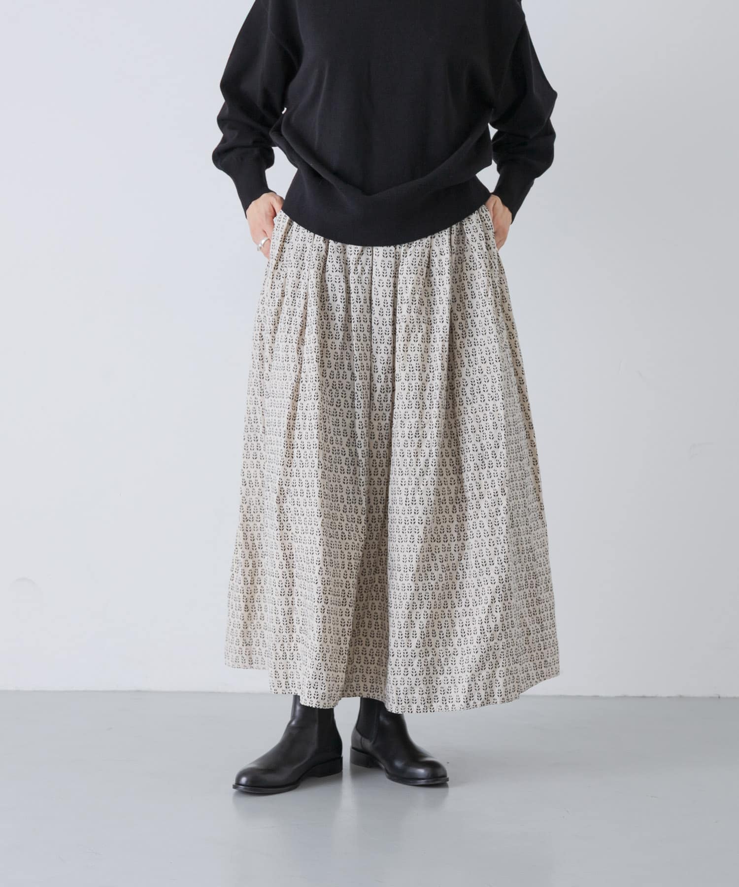 MILKY.GREY