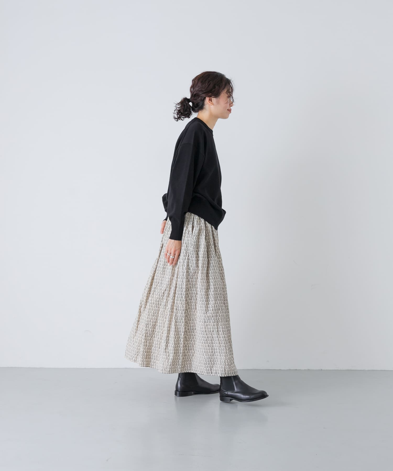 MILKY.GREY