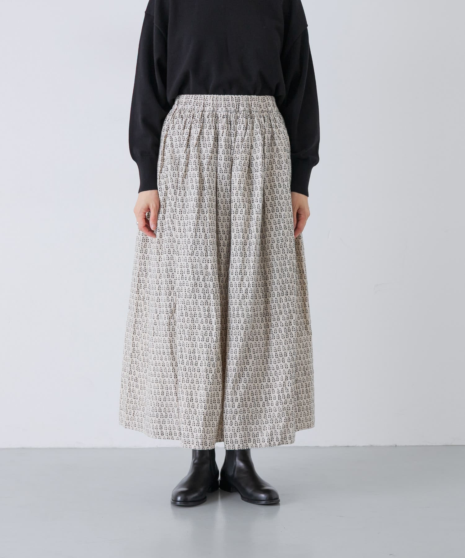 MILKY.GREY