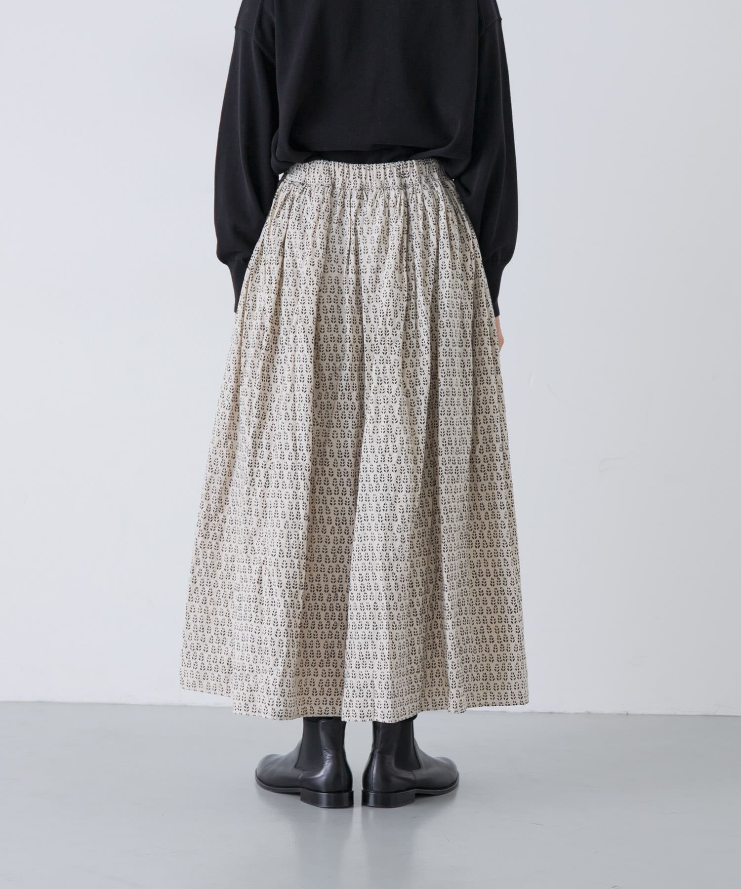 MILKY.GREY