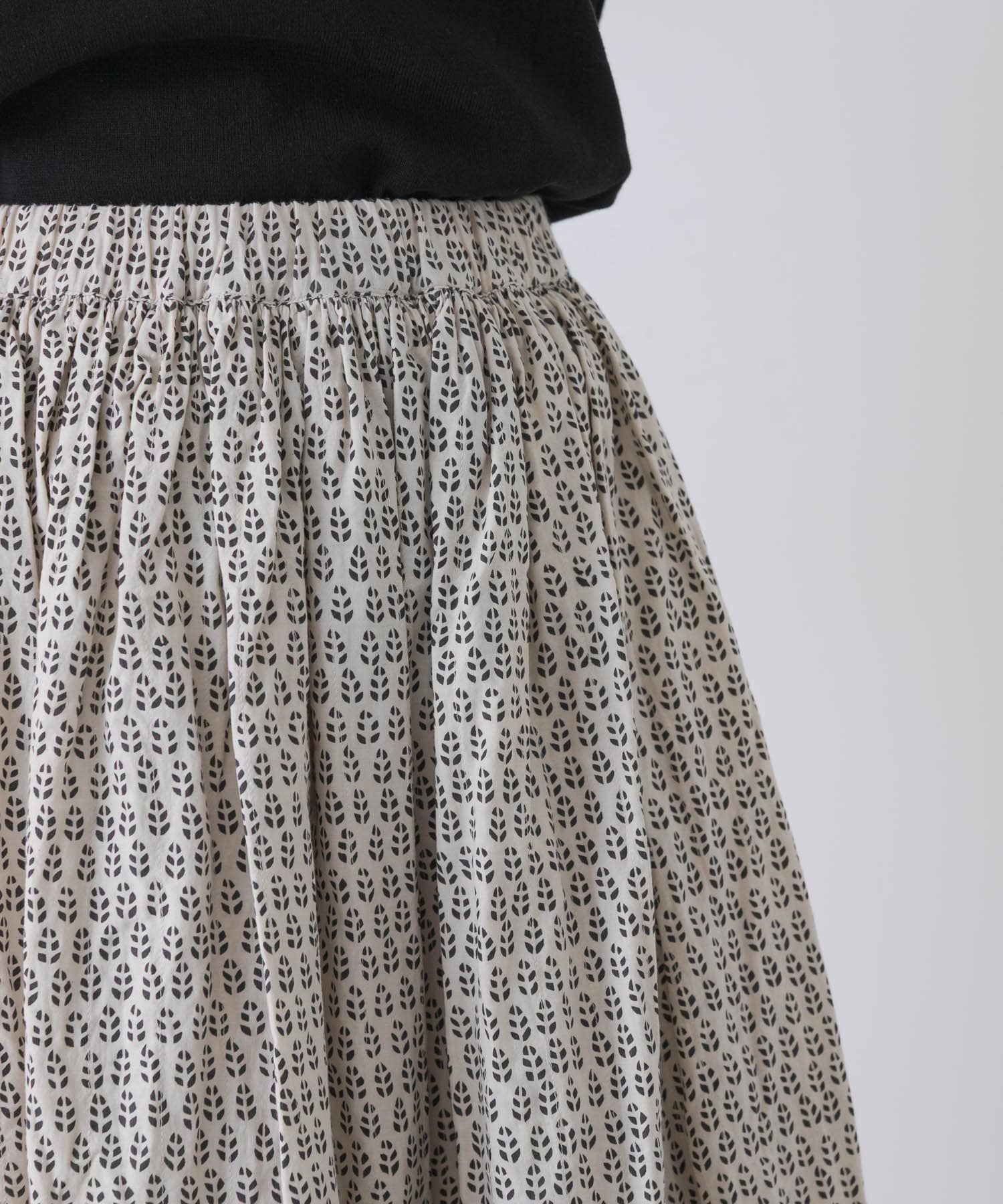 MILKY.GREY