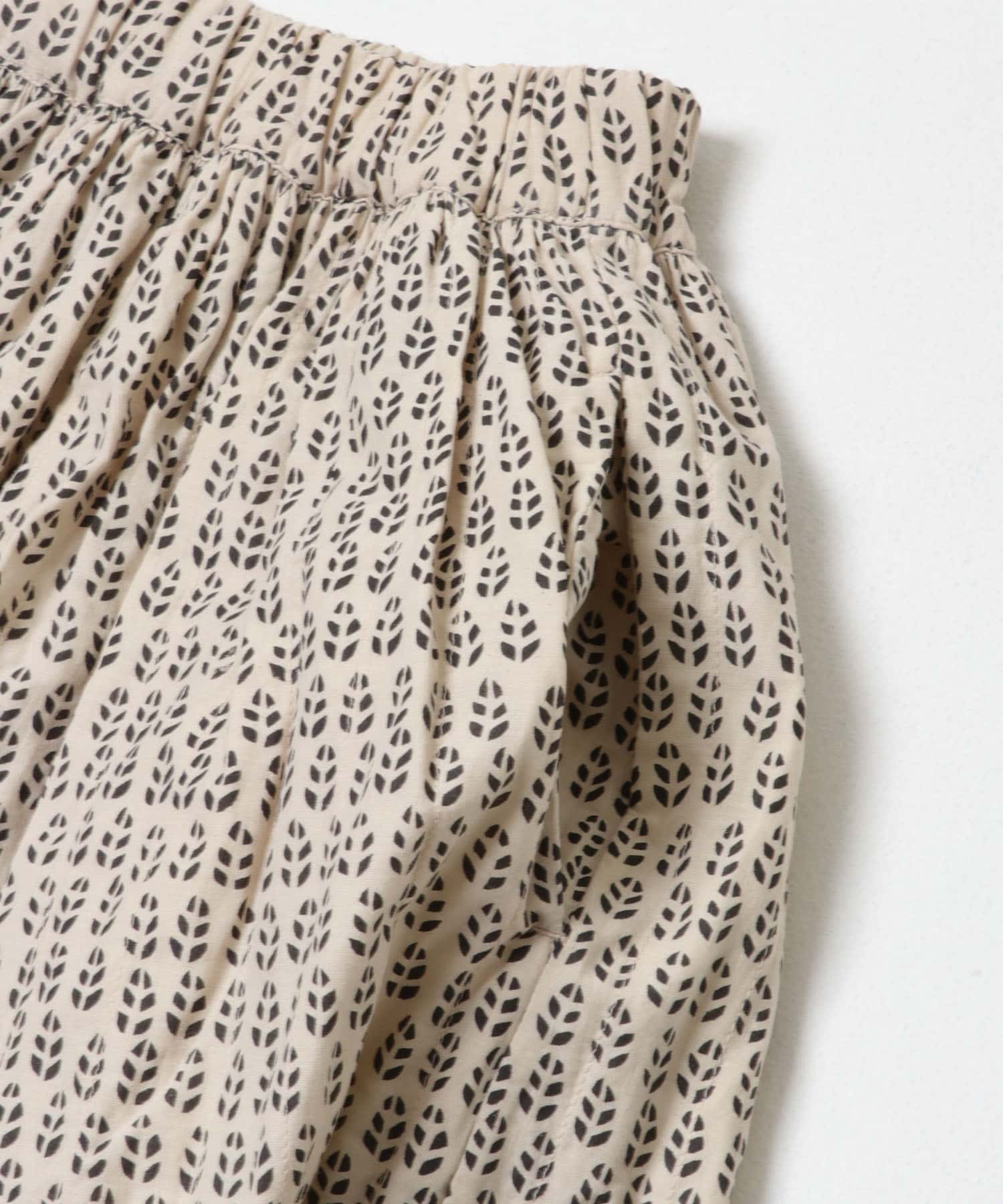 MILKY.GREY