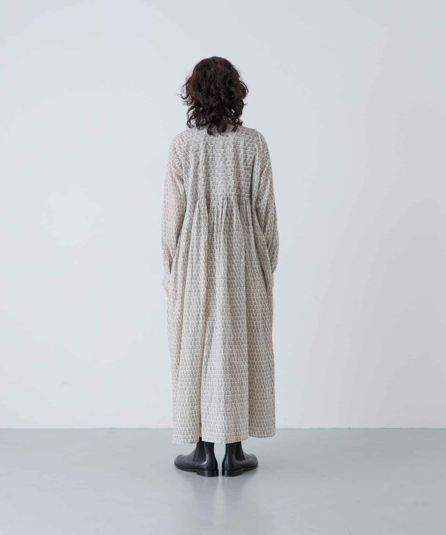 MILKY.GREY