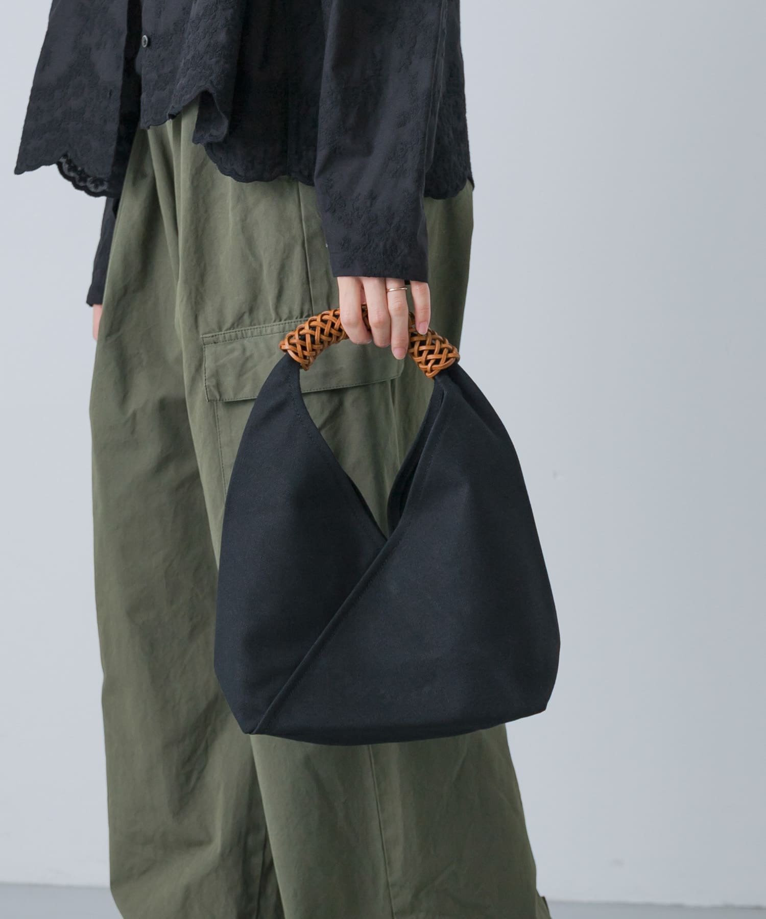 KAMARO’AN　WOVEN TRIANGLE BAG 36