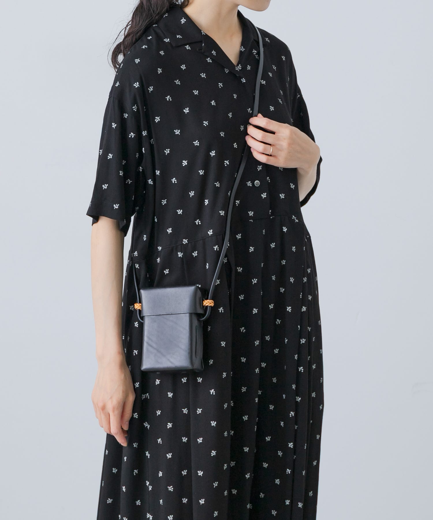 KAMARO’AN　WOVEN CAMERA POUCH BLACK One
