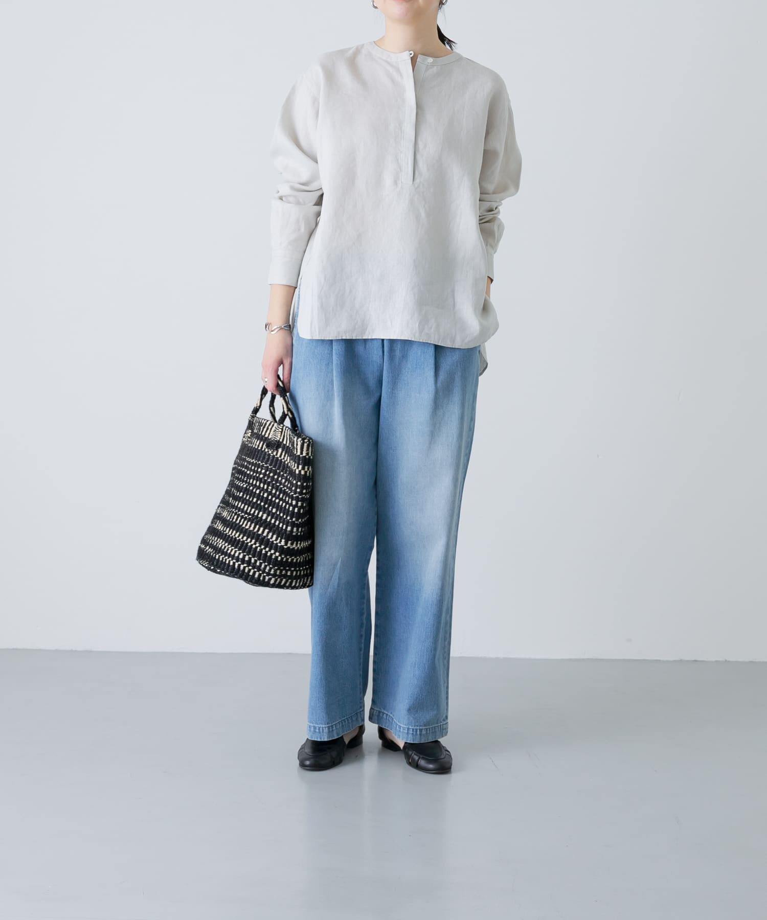 LIGHT GRAY