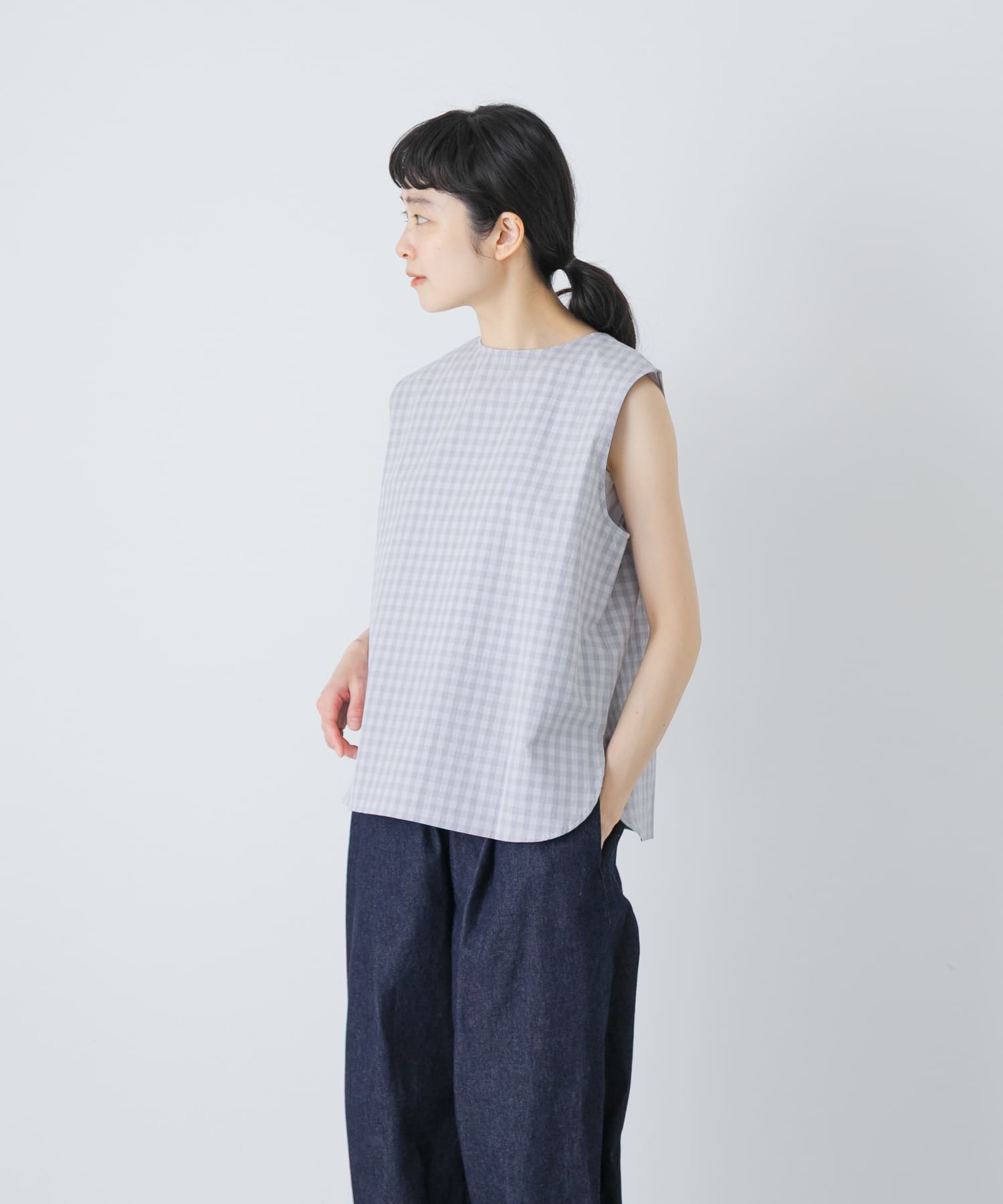 GRAY