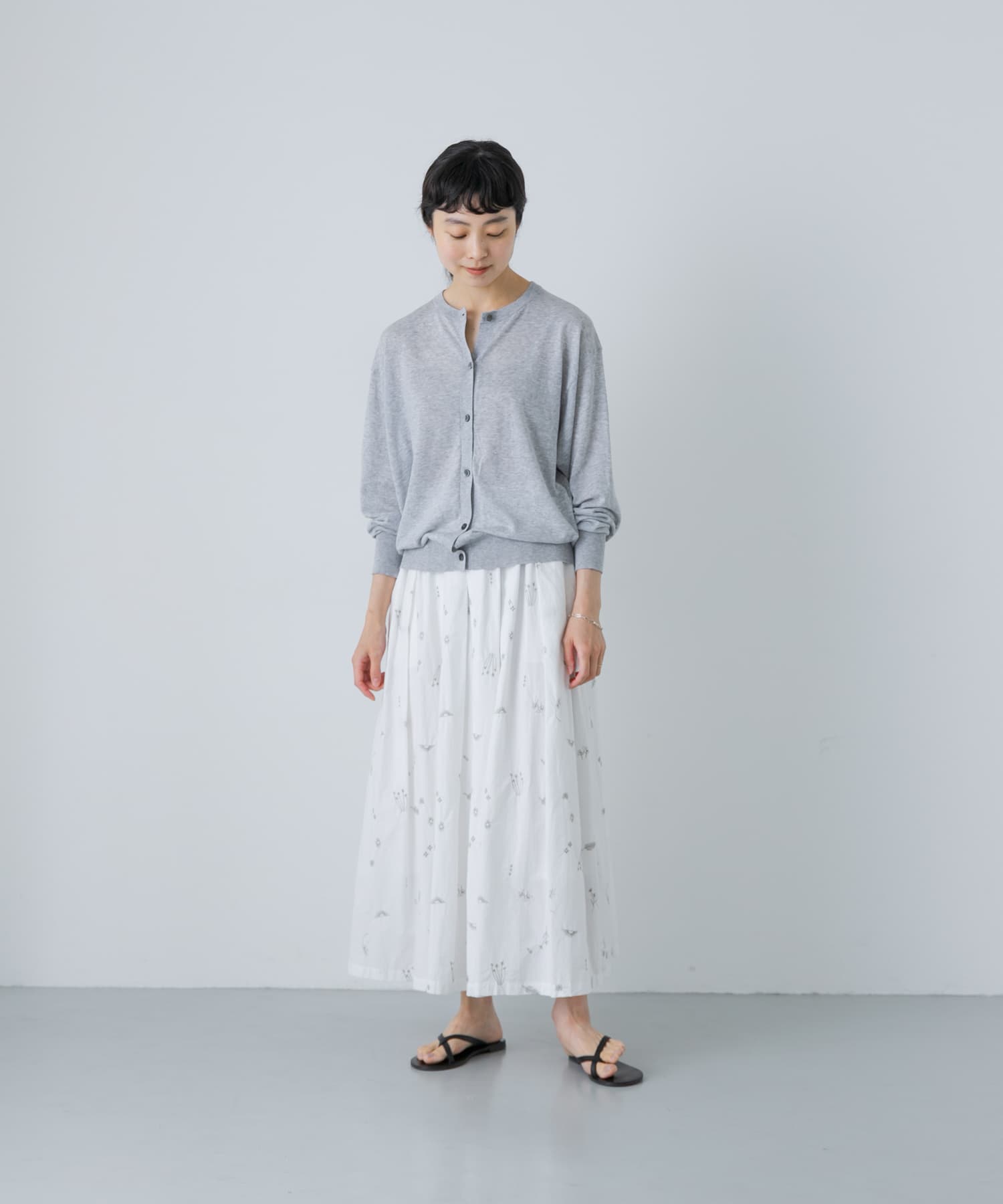 GRAY