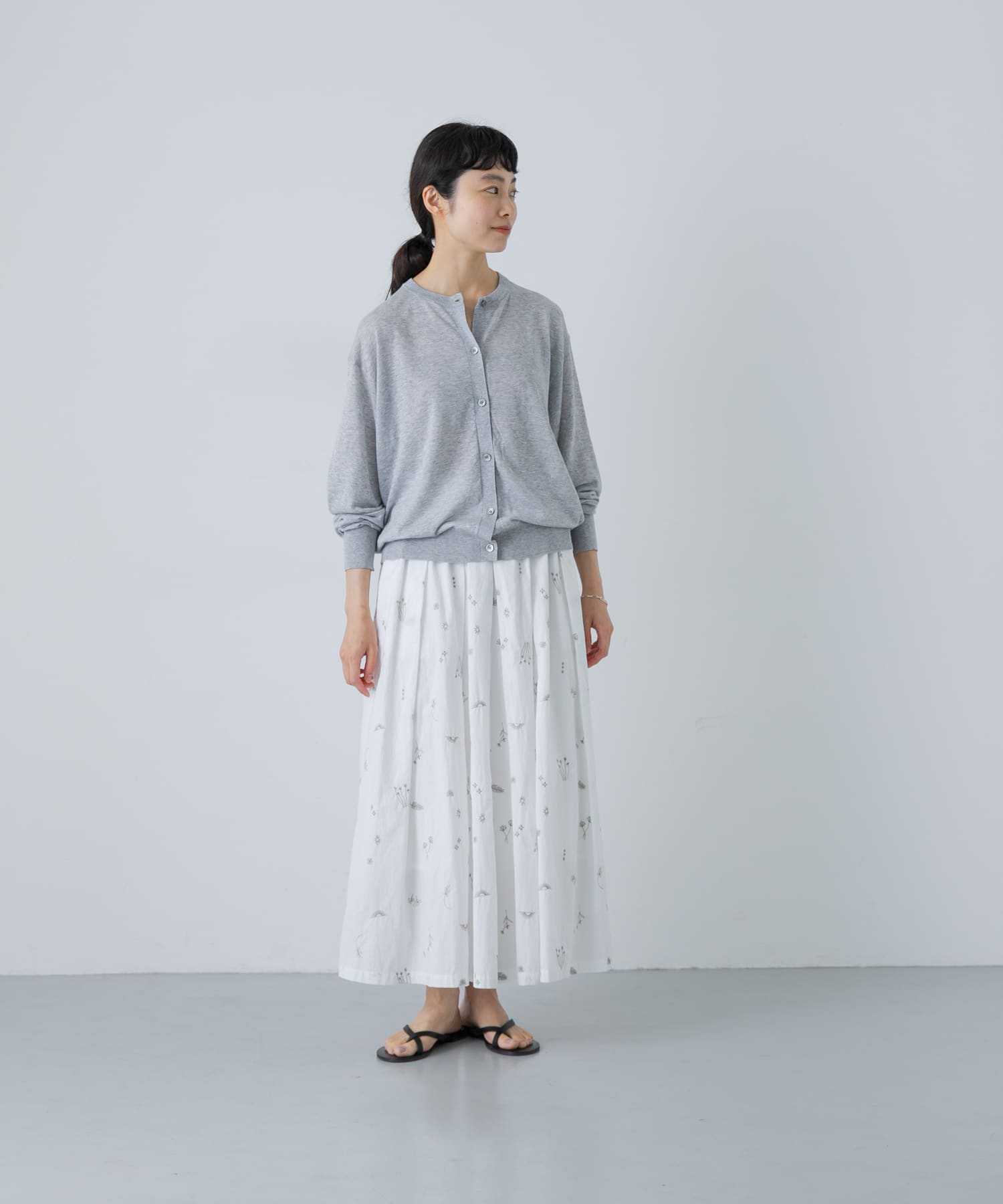 GRAY