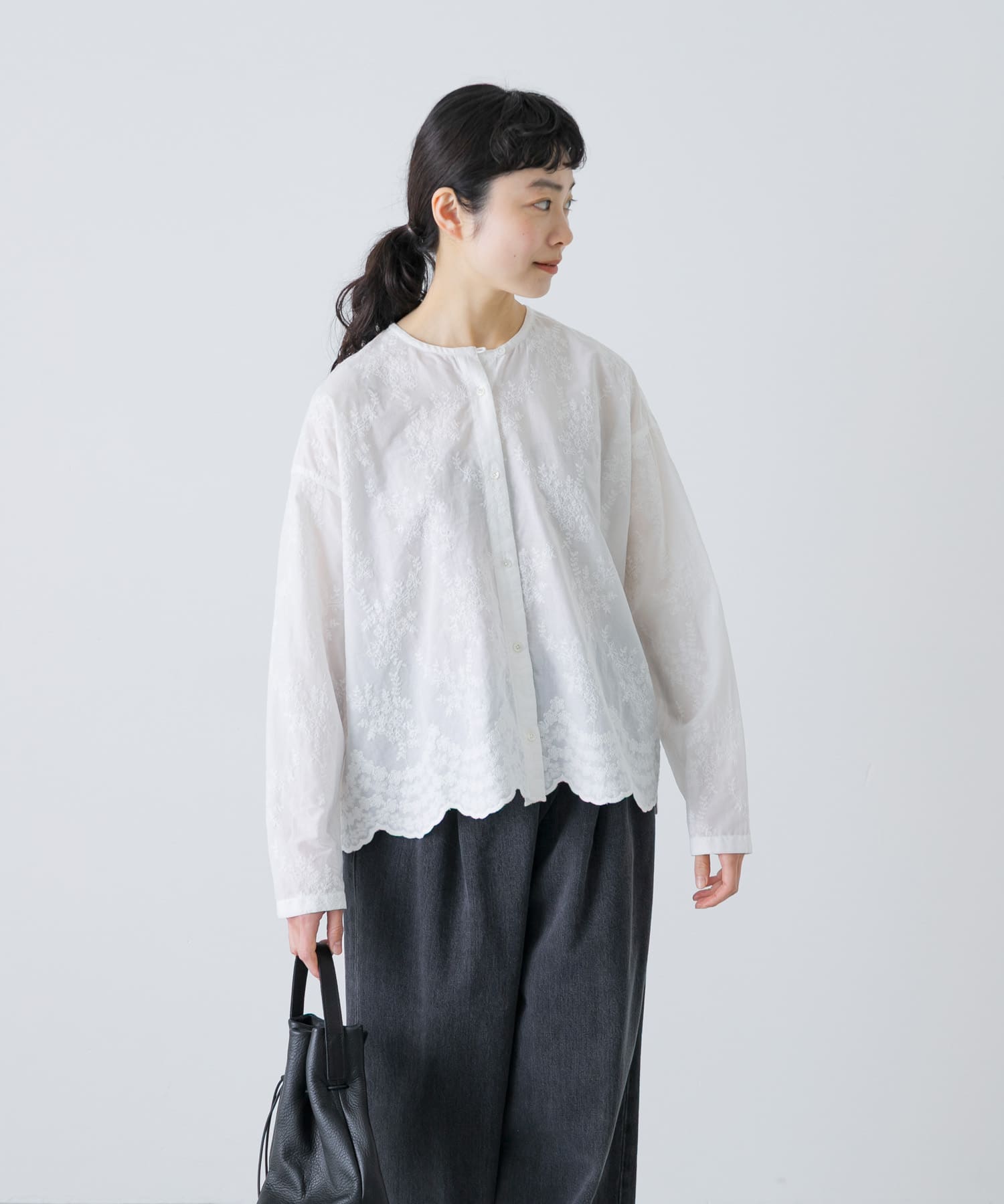 エンブロイダリーブラウス
