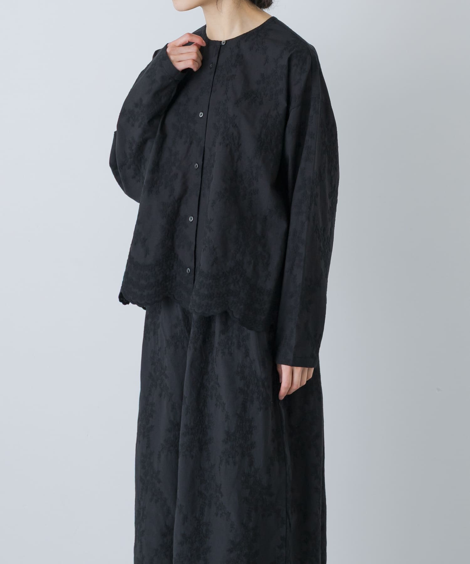 エンブロイダリーブラウス