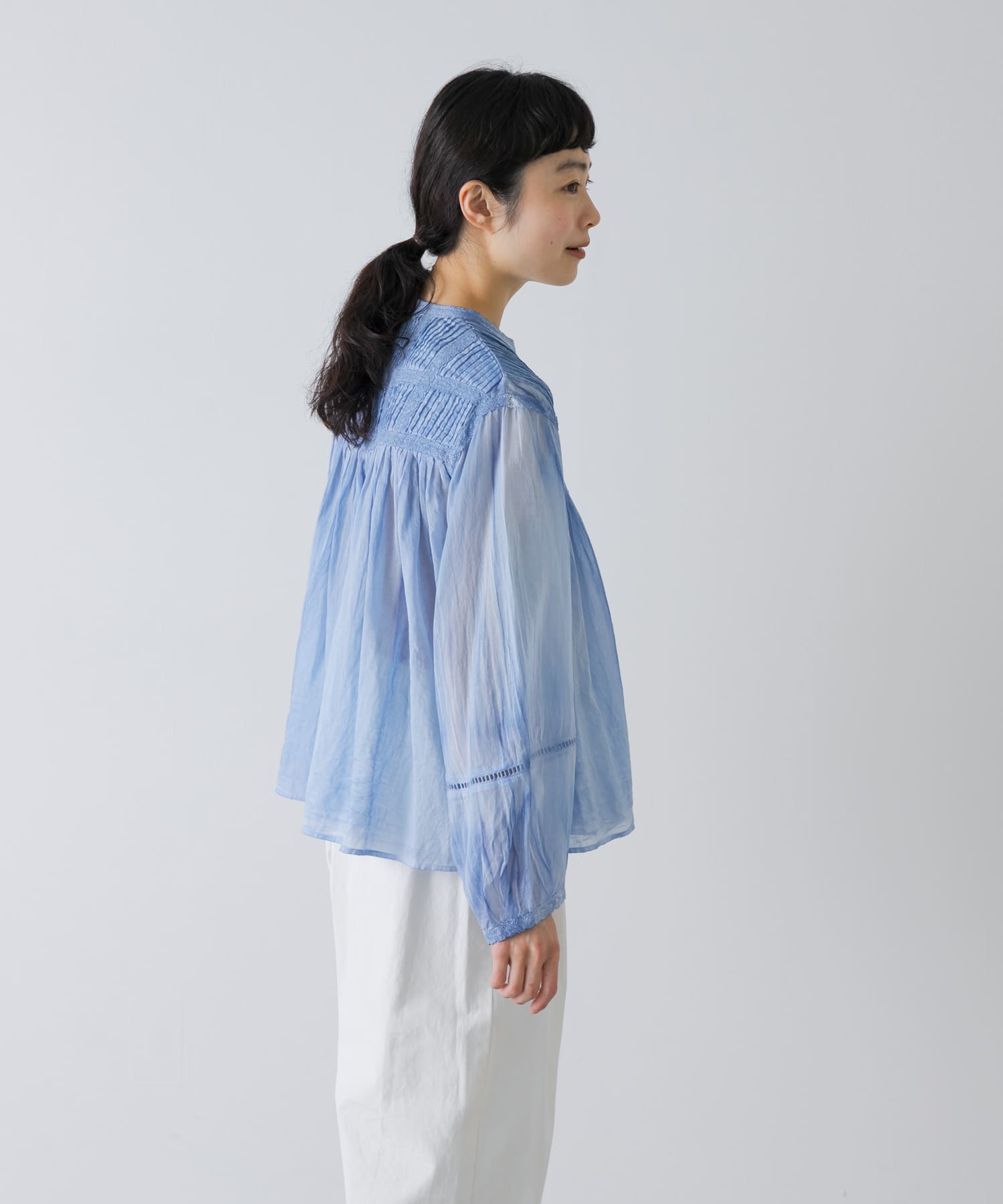 ピグメントダイピンタックブラウス