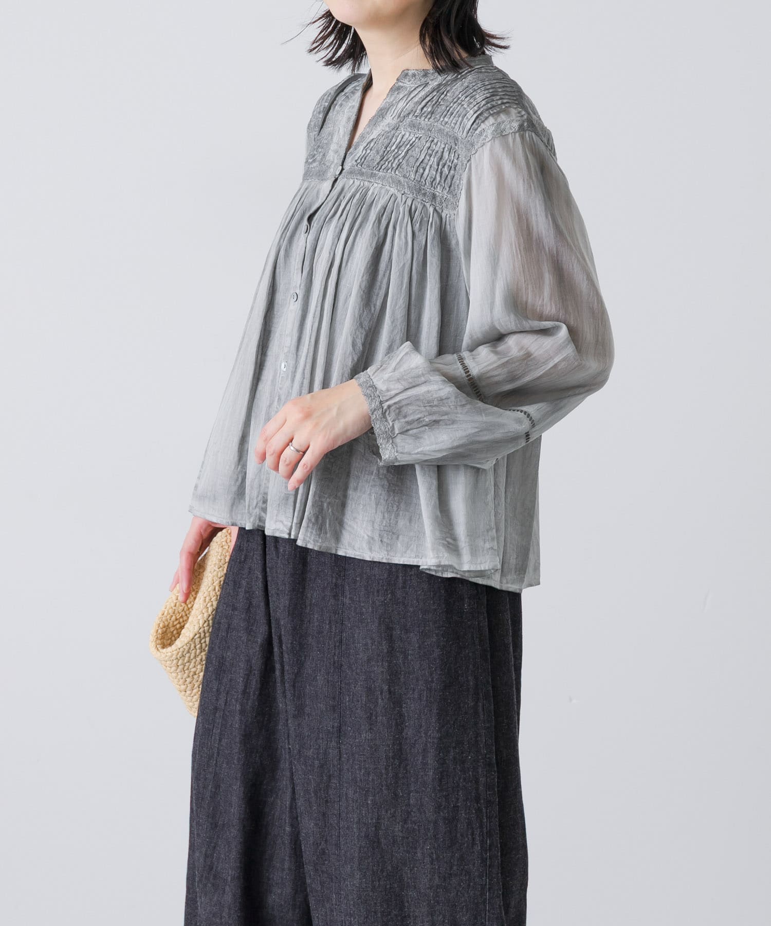 GRAY