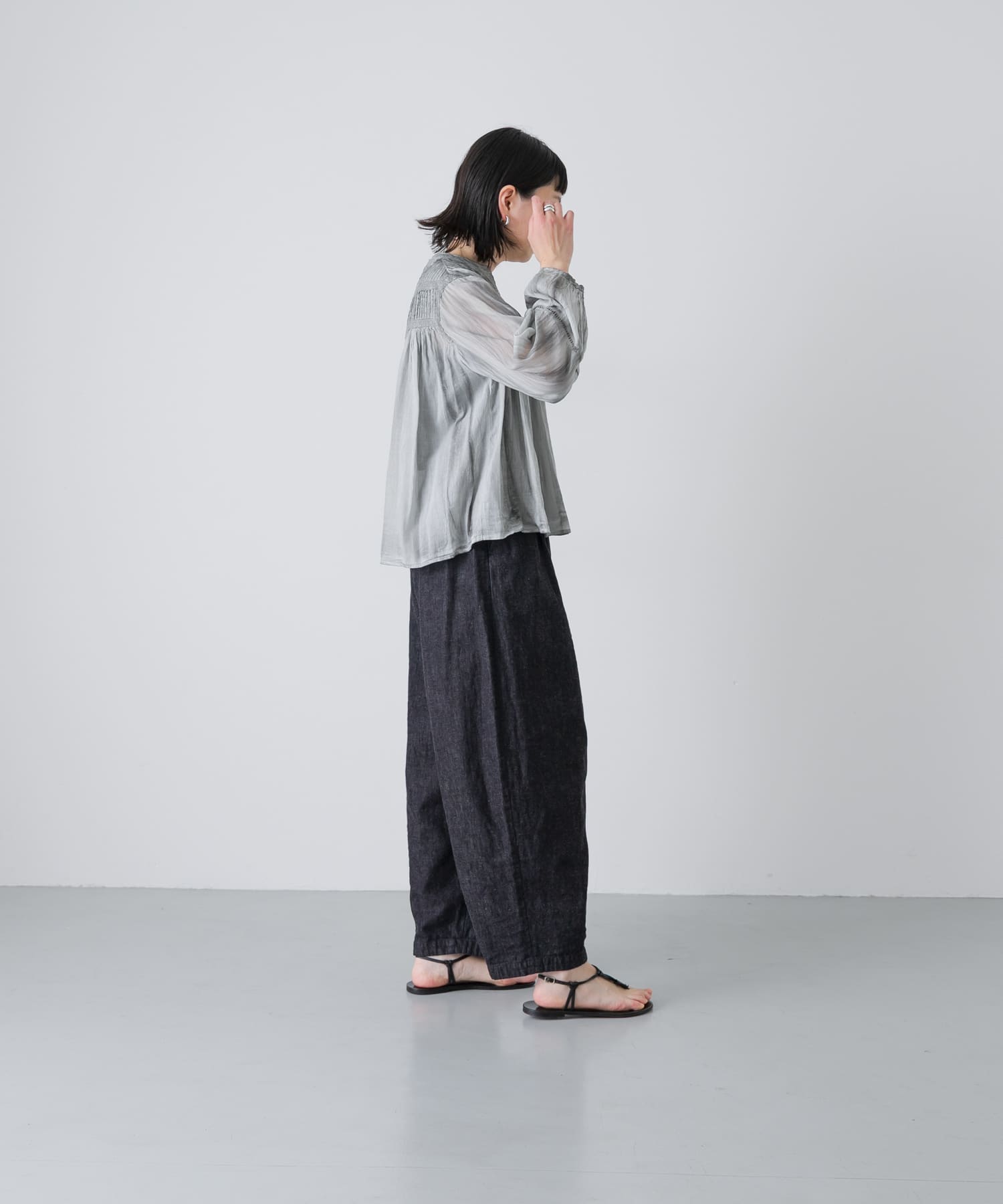 GRAY