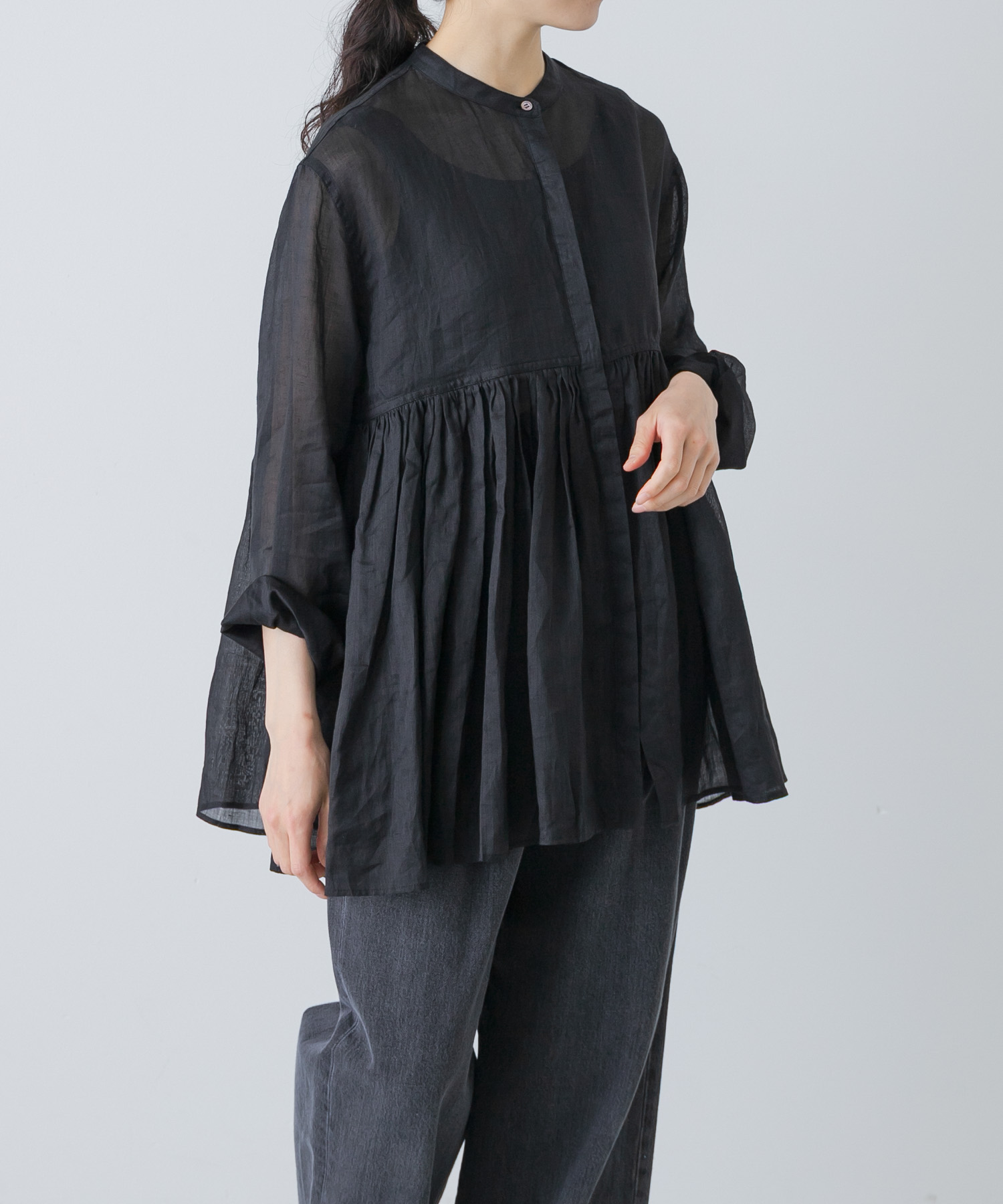 ラミーギャザーブラウス