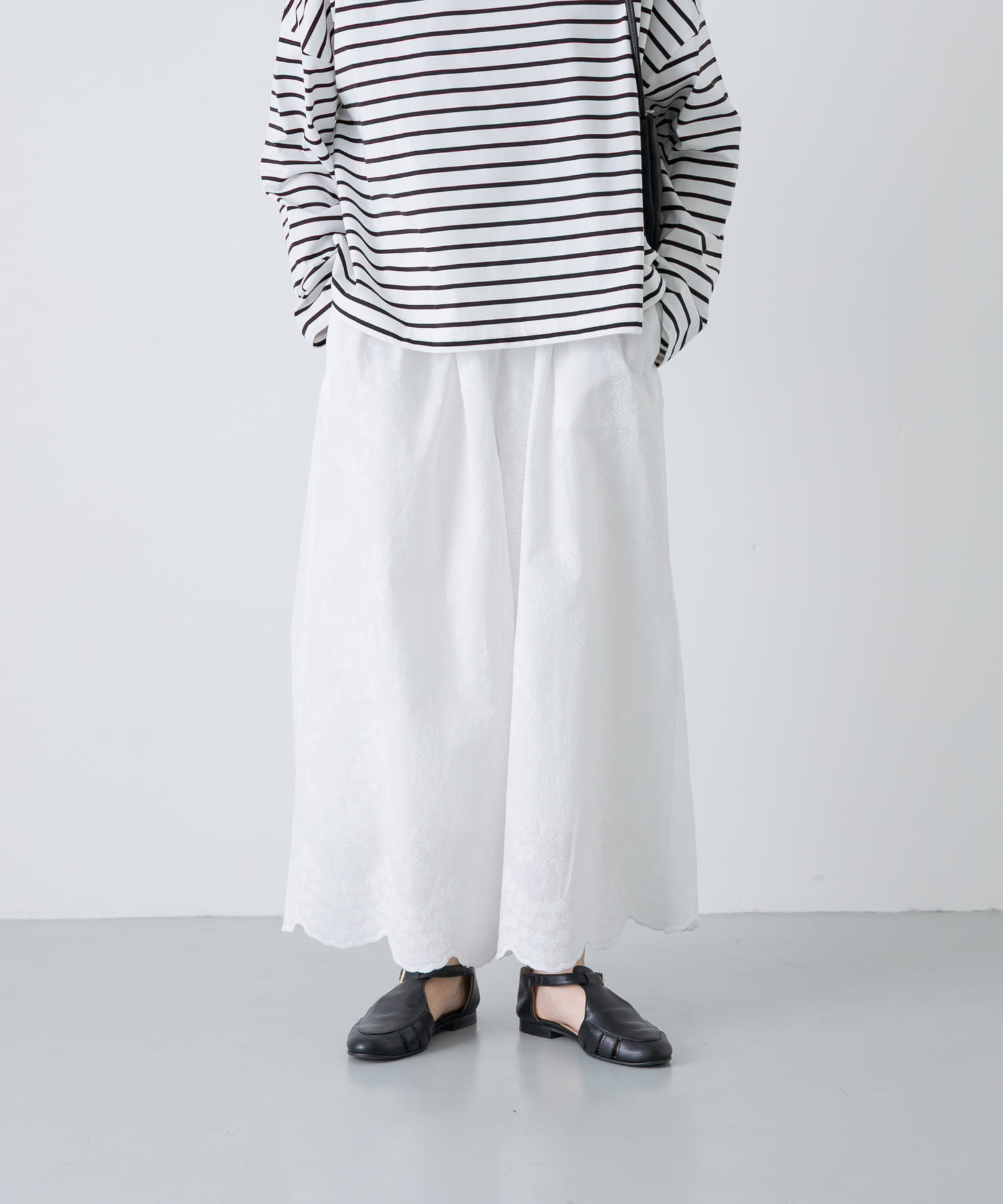 エンブロイダリーギャザーパンツ